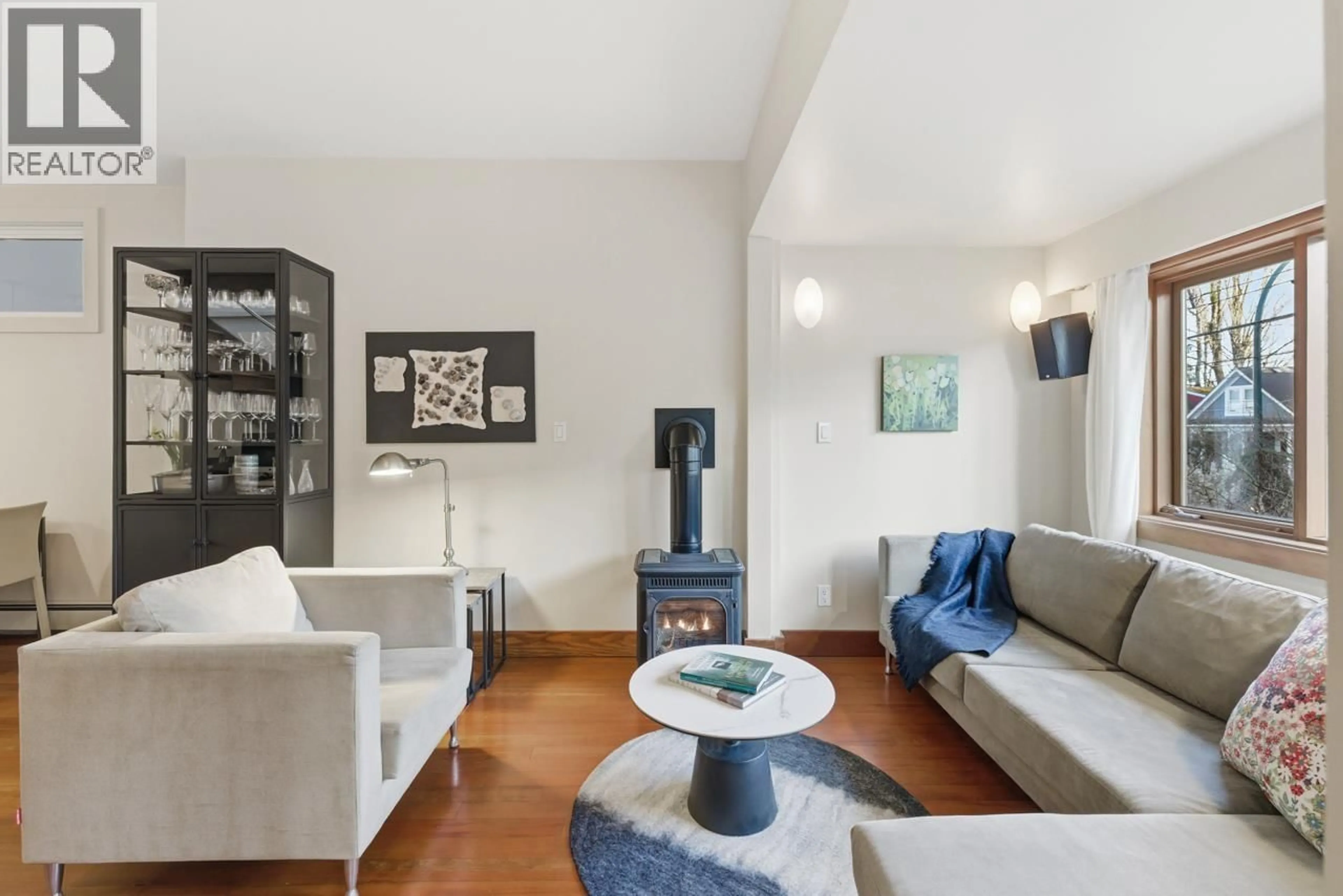 Living room with furniture, unknown for 319 26TH AVENUE, Vancouver British Columbia V5V2H4