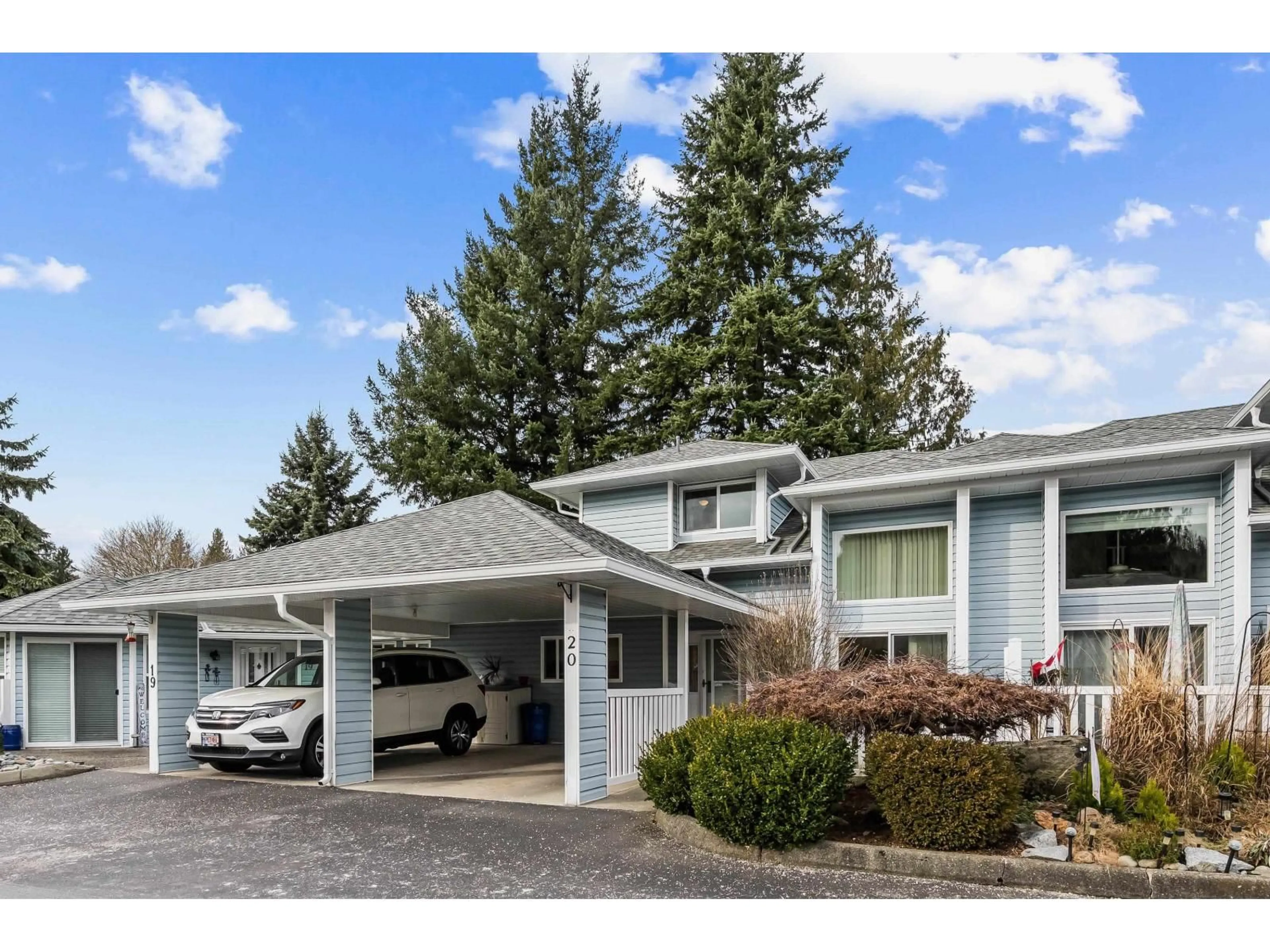 Home with vinyl exterior material, street for 20 - 3292 VERNON TERRACE, Abbotsford British Columbia V2S6W7