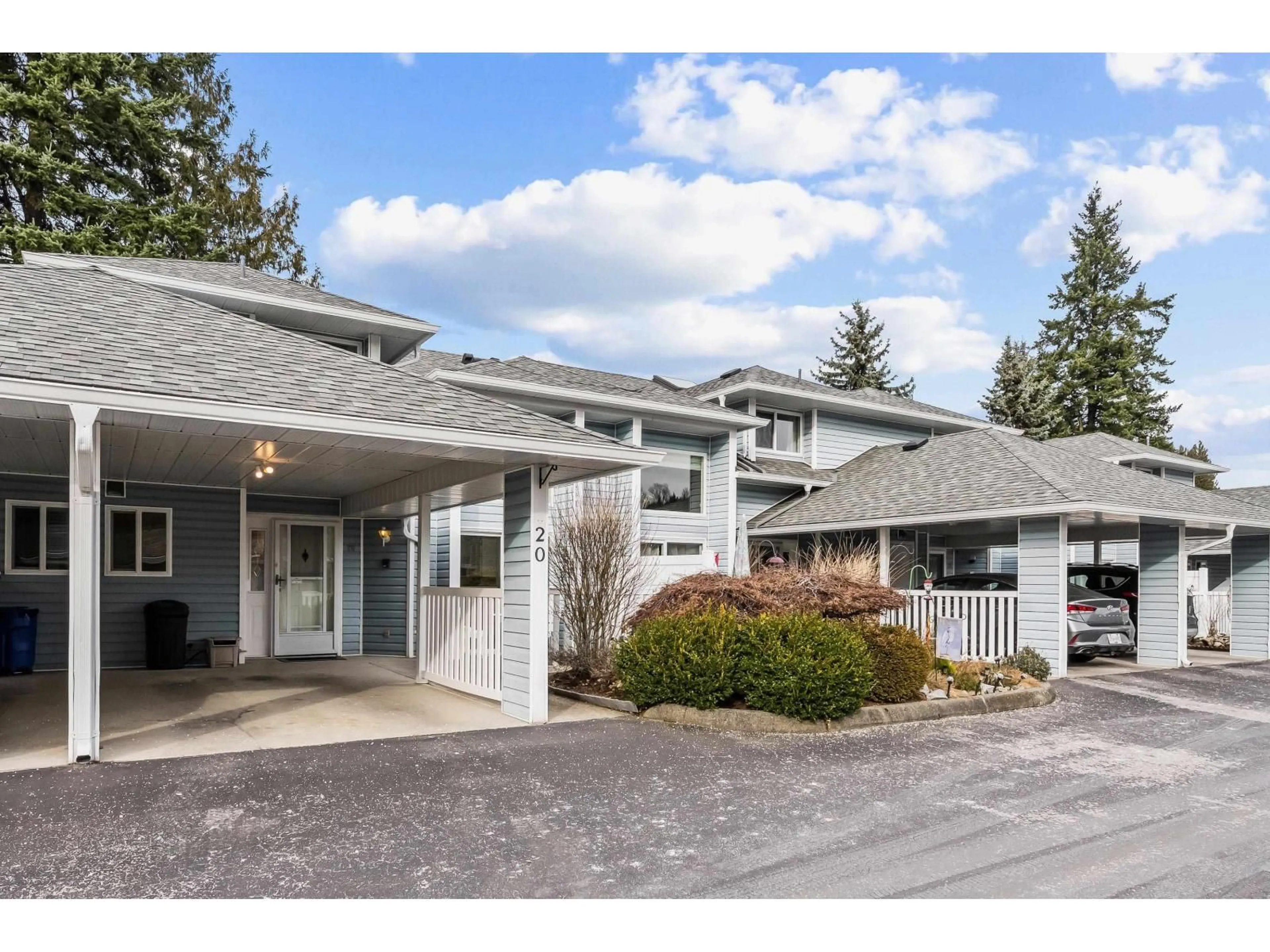 Indoor foyer for 20 - 3292 VERNON TERRACE, Abbotsford British Columbia V2S6W7