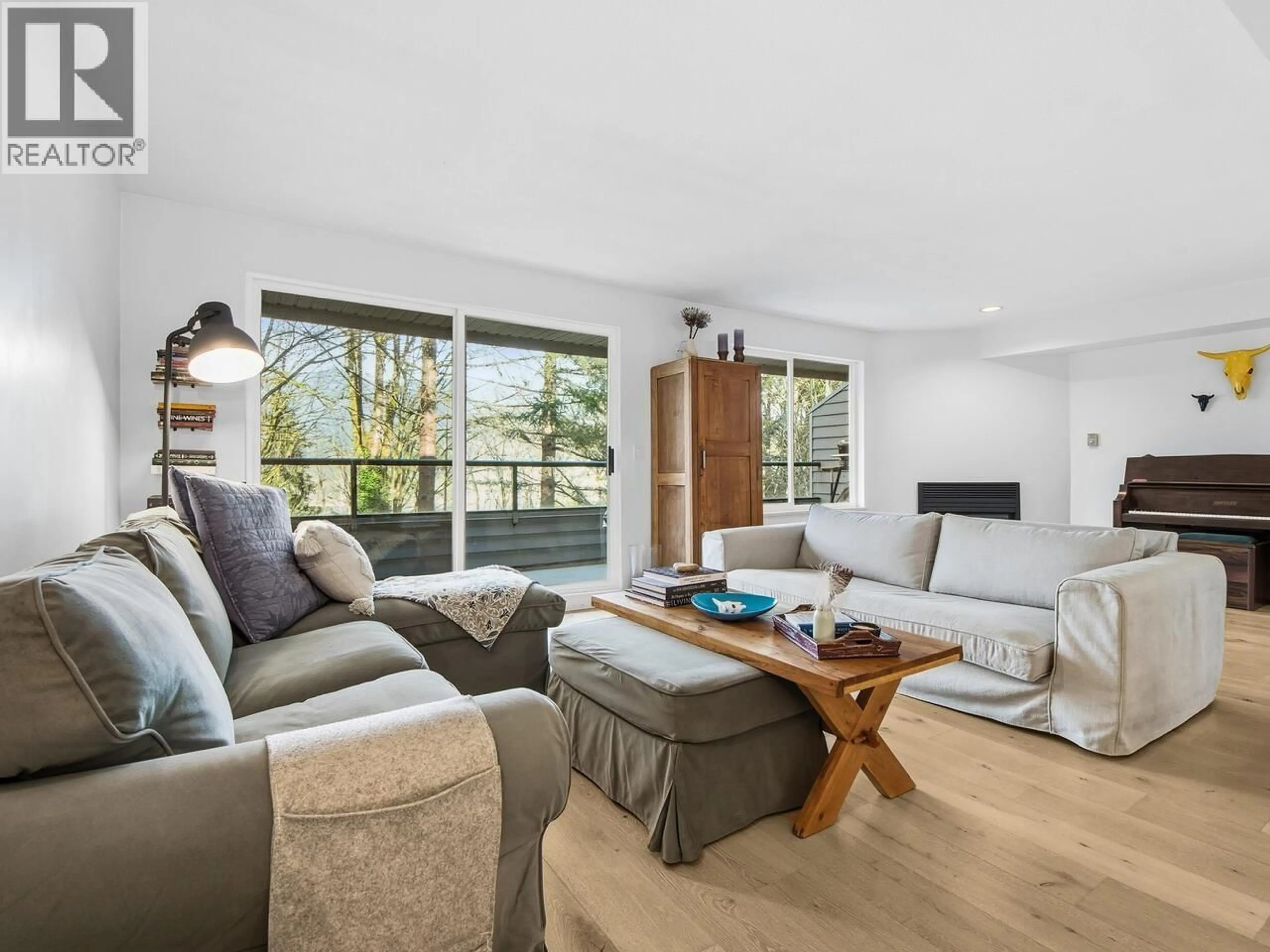 Living room with furniture, wood/laminate floor for 96 SHORELINE CIRCLE, Port Moody British Columbia V3H5B3