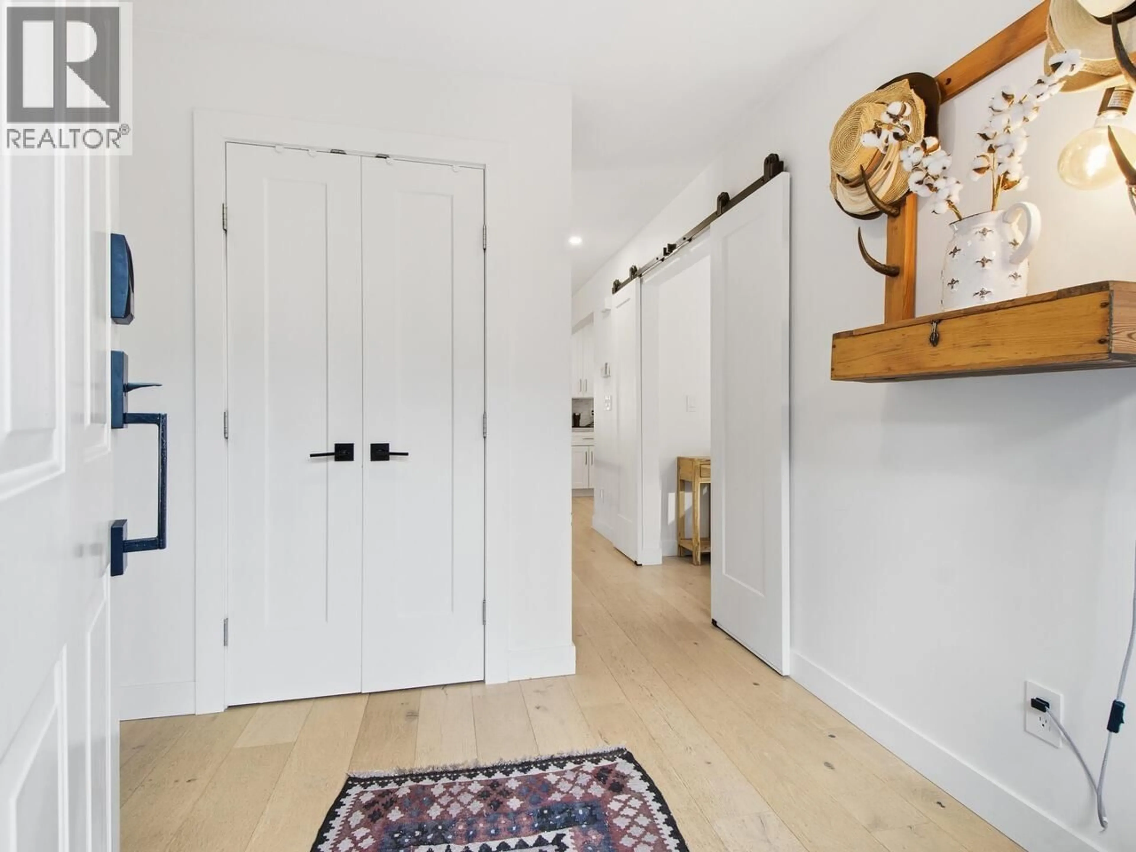 Indoor entryway for 96 SHORELINE CIRCLE, Port Moody British Columbia V3H5B3