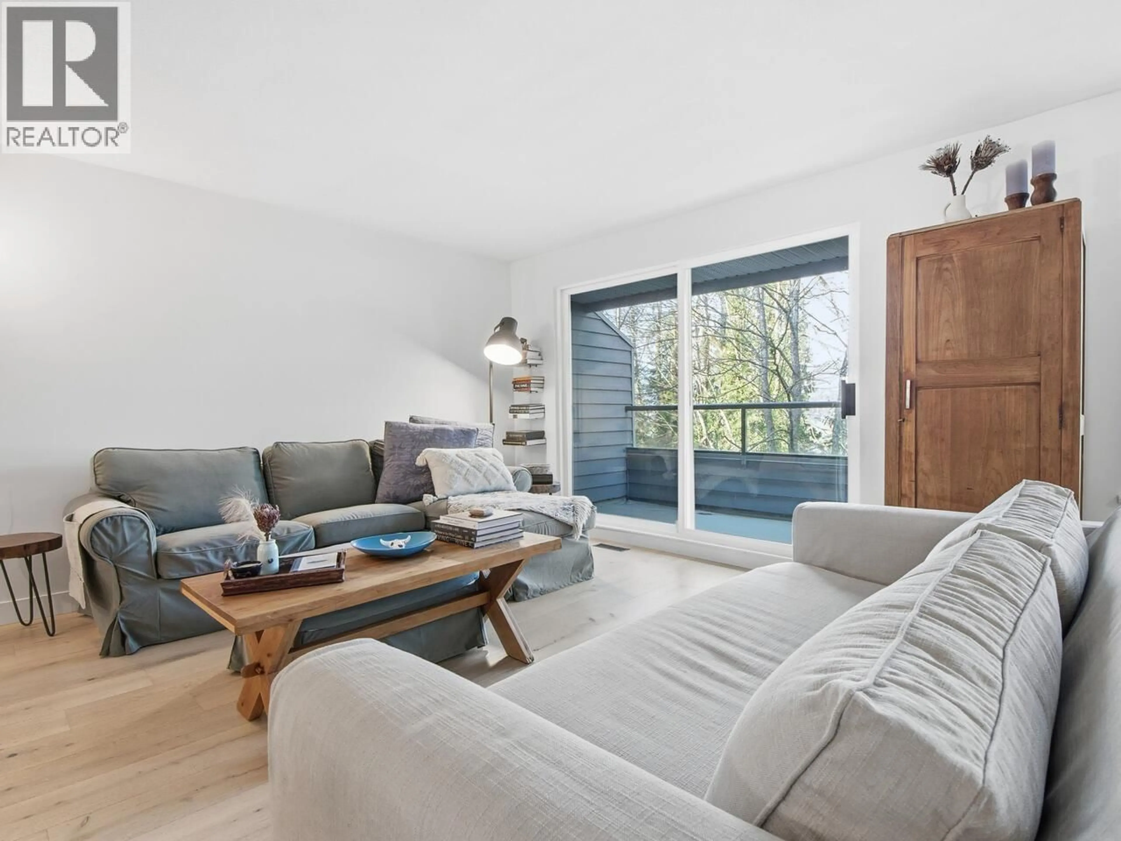 Living room with furniture, wood/laminate floor for 96 SHORELINE CIRCLE, Port Moody British Columbia V3H5B3