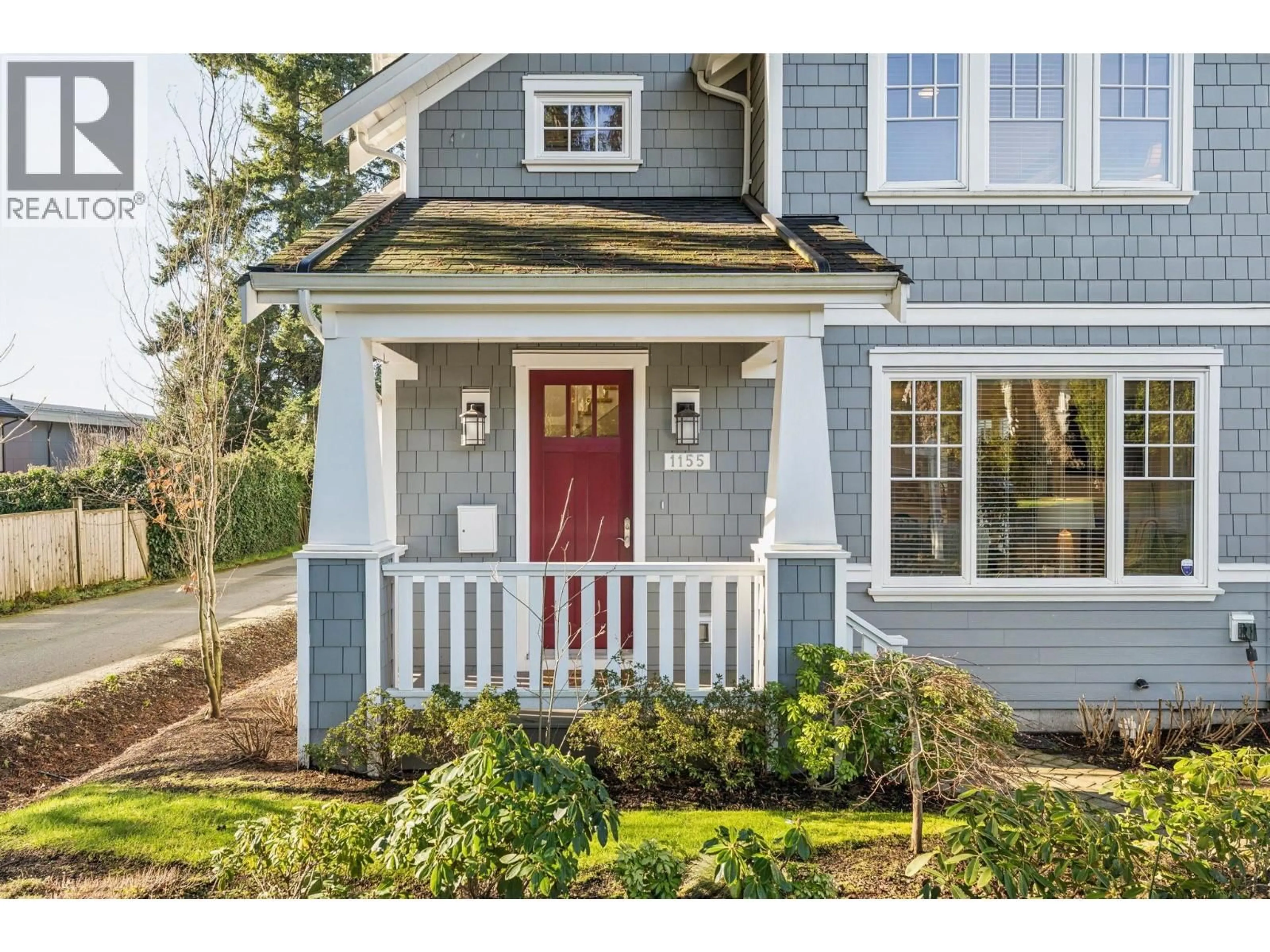 Home with vinyl exterior material, street for 1155 12TH STREET, West Vancouver British Columbia V7T2N4