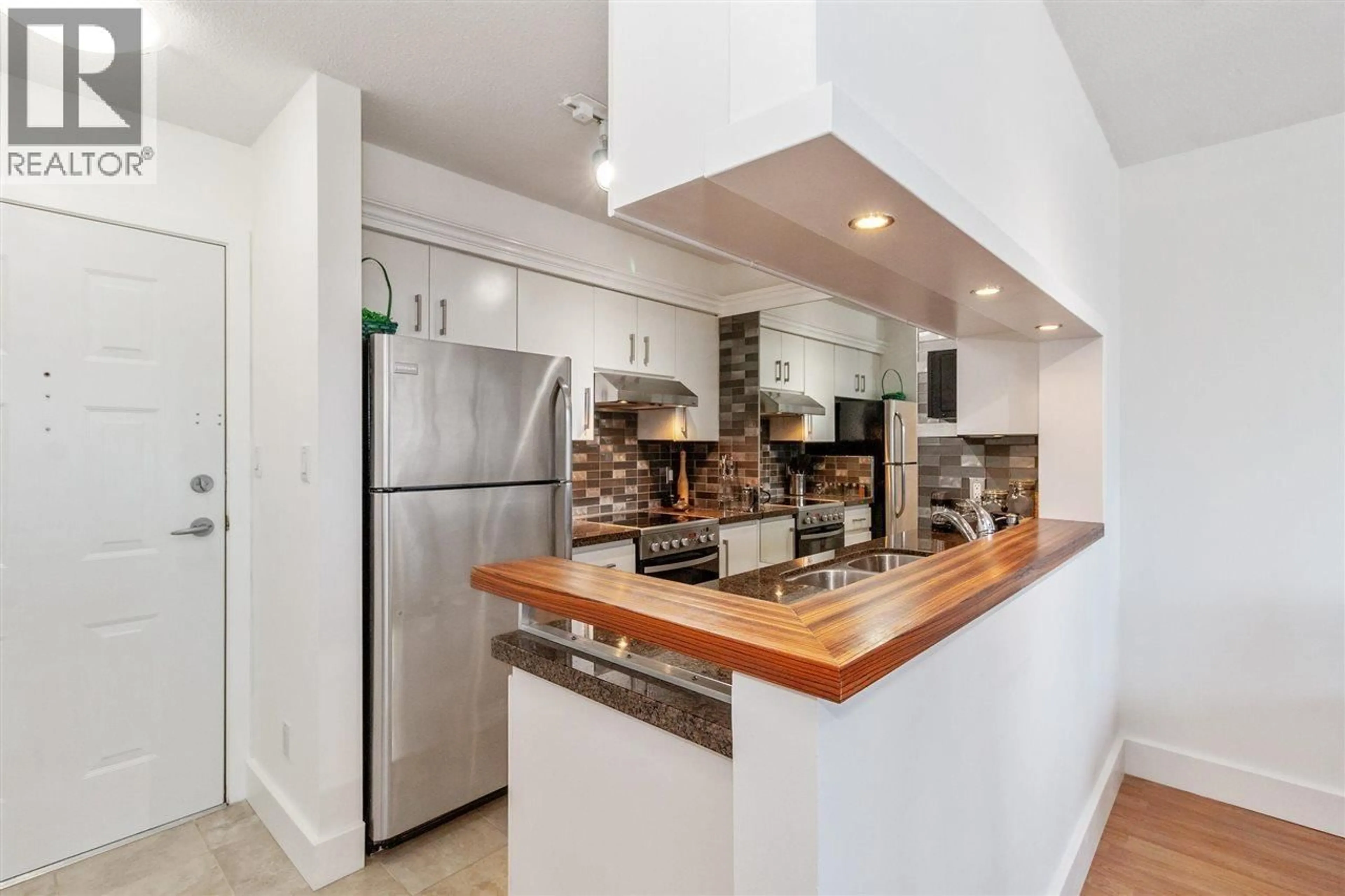 Open concept kitchen, unknown for 1001 - 3455 ASCOT PLACE, Vancouver British Columbia V5R6B7