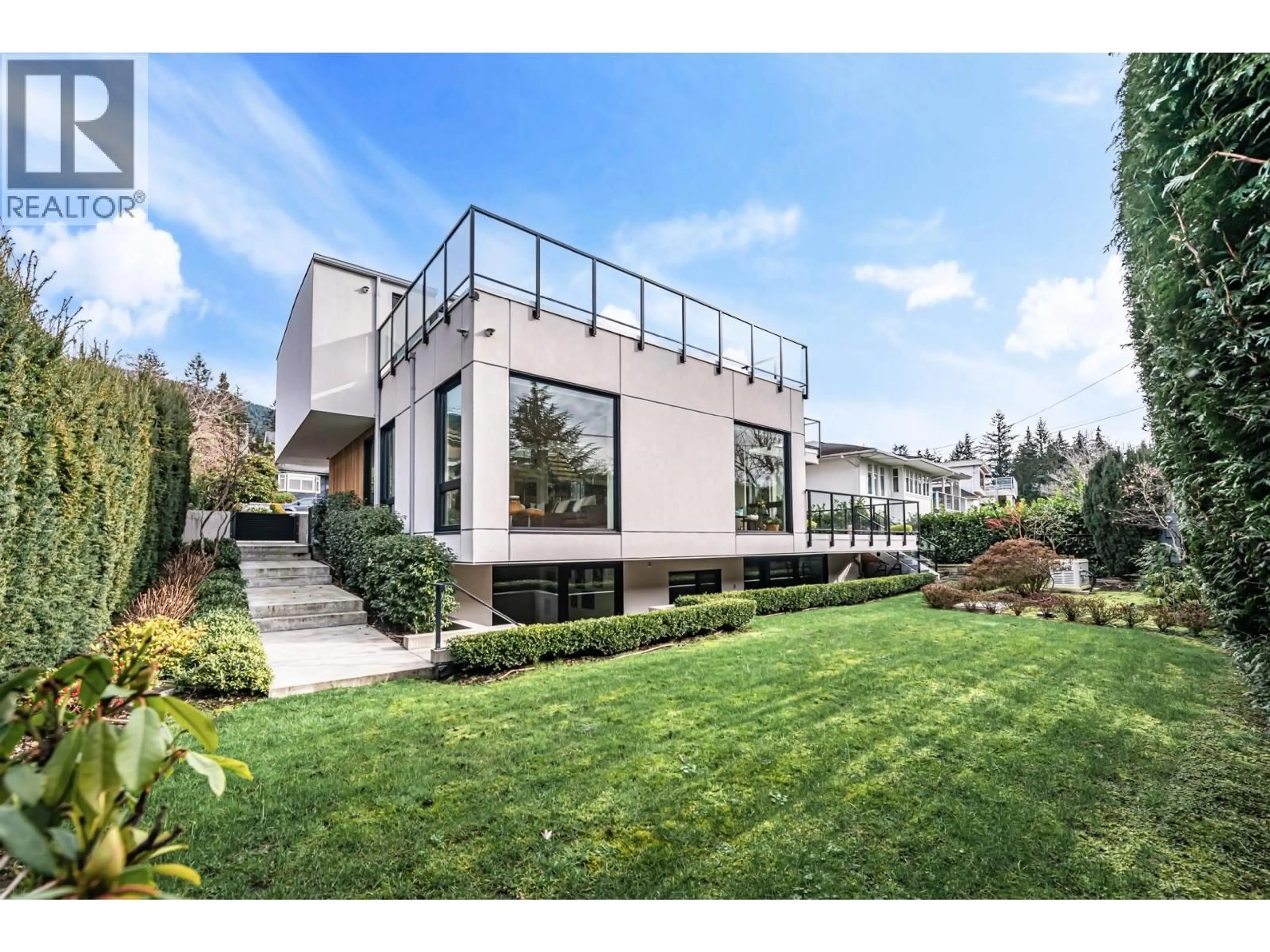 Home with vinyl exterior material, unknown for 4275 CHELSEA CRESCENT, North Vancouver British Columbia V7R3J4