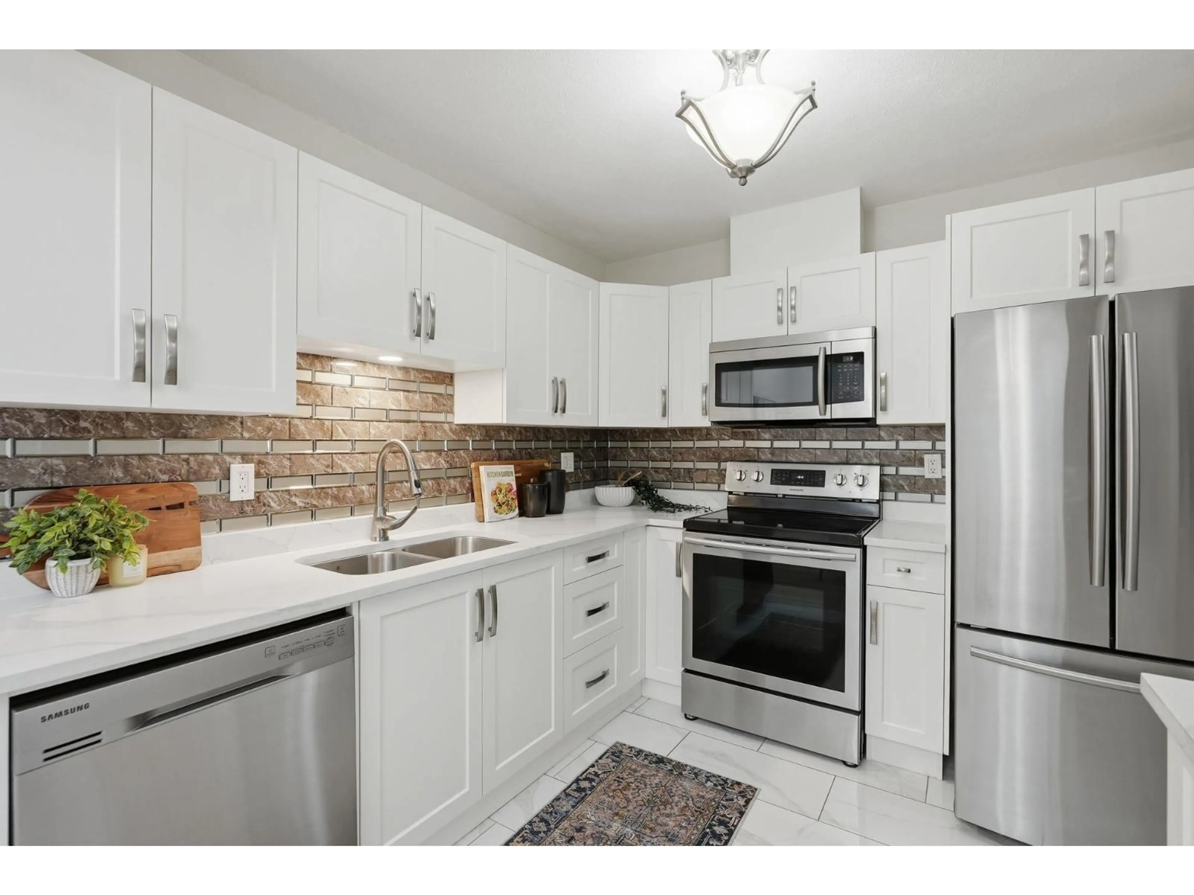 Standard kitchen, ceramic/tile floor for 311 - 2414 CHURCH STREET, Abbotsford British Columbia V2T3J7