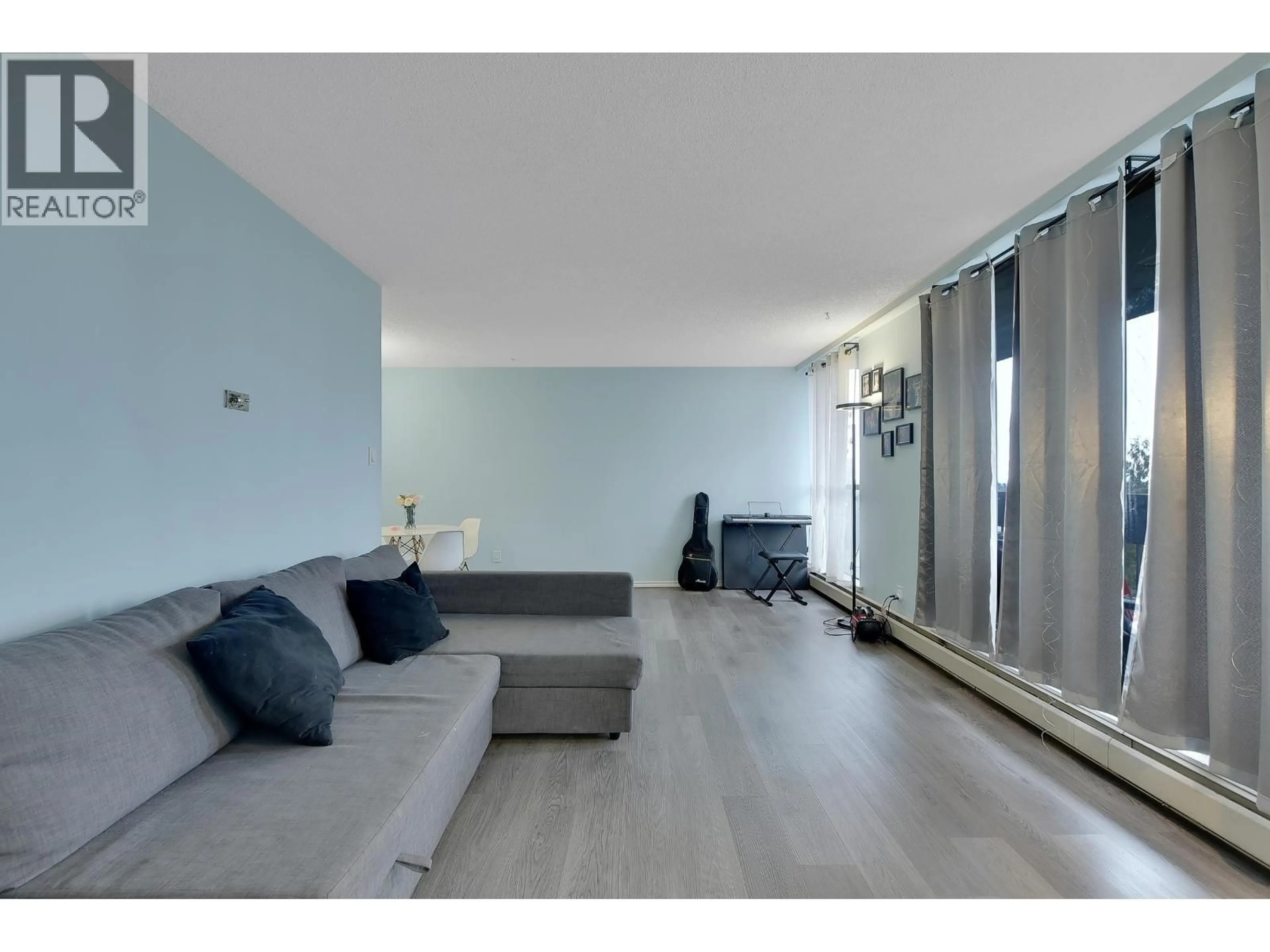 Living room with furniture, unknown for 605 - 6759 WILLINGDON AVENUE, Burnaby British Columbia V5H3Y9