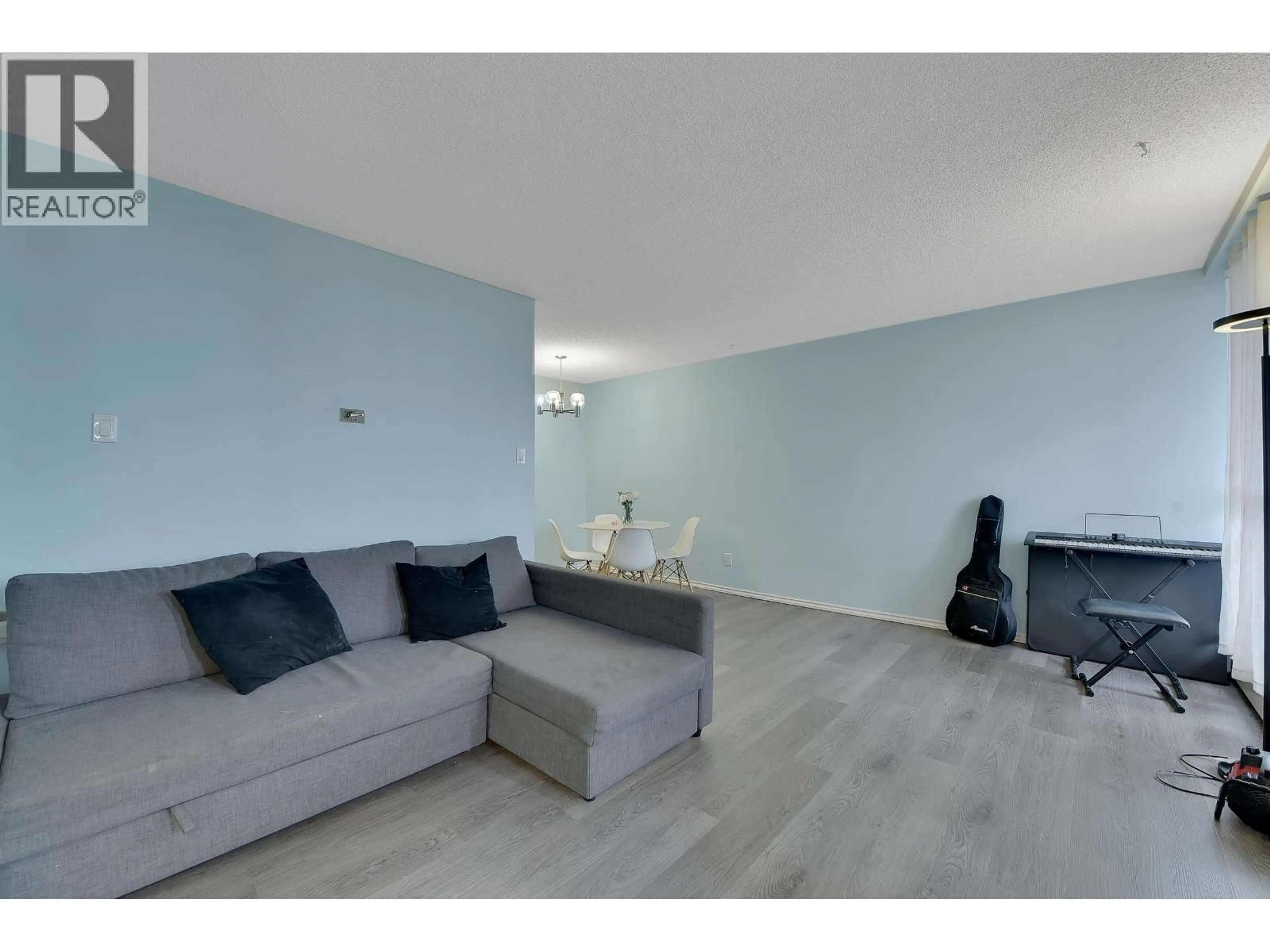 Living room with furniture, unknown for 605 - 6759 WILLINGDON AVENUE, Burnaby British Columbia V5H3Y9