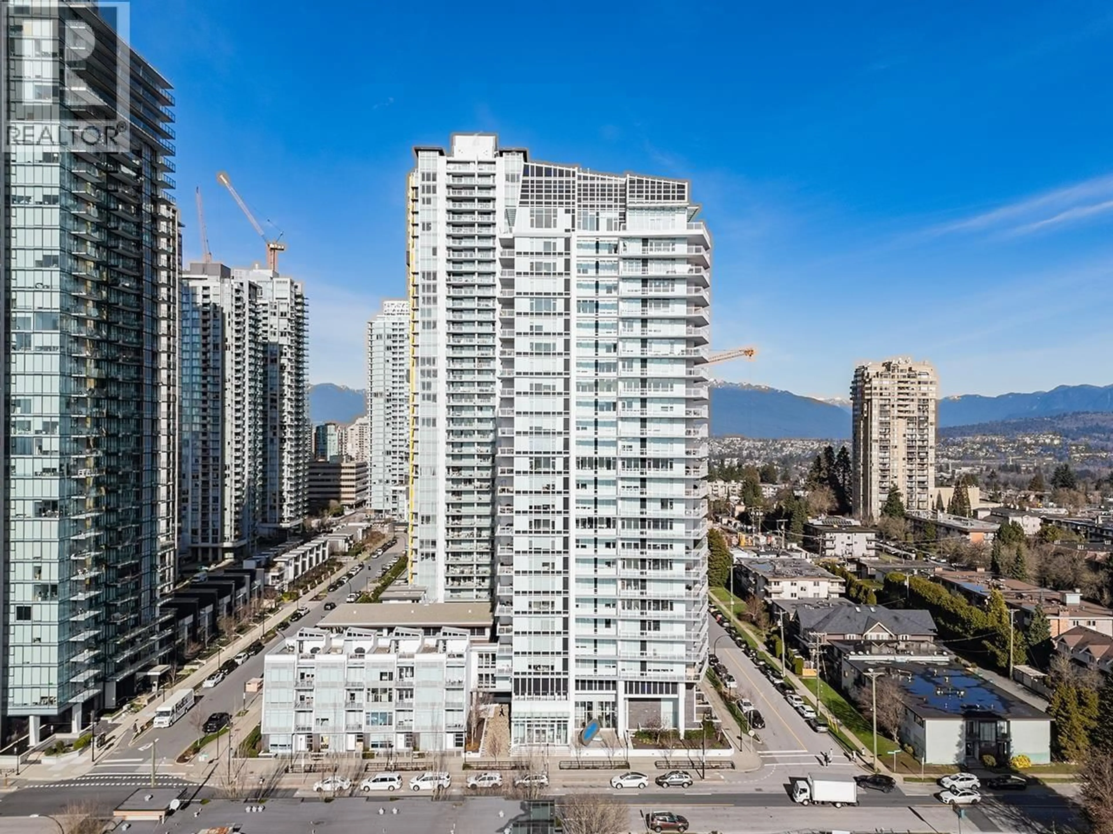 A pic from outside/outdoor area/front of a property/back of a property/a pic from drone, city buildings view from balcony for 607 - 5051 IMPERIAL STREET, Burnaby British Columbia V5J0J3