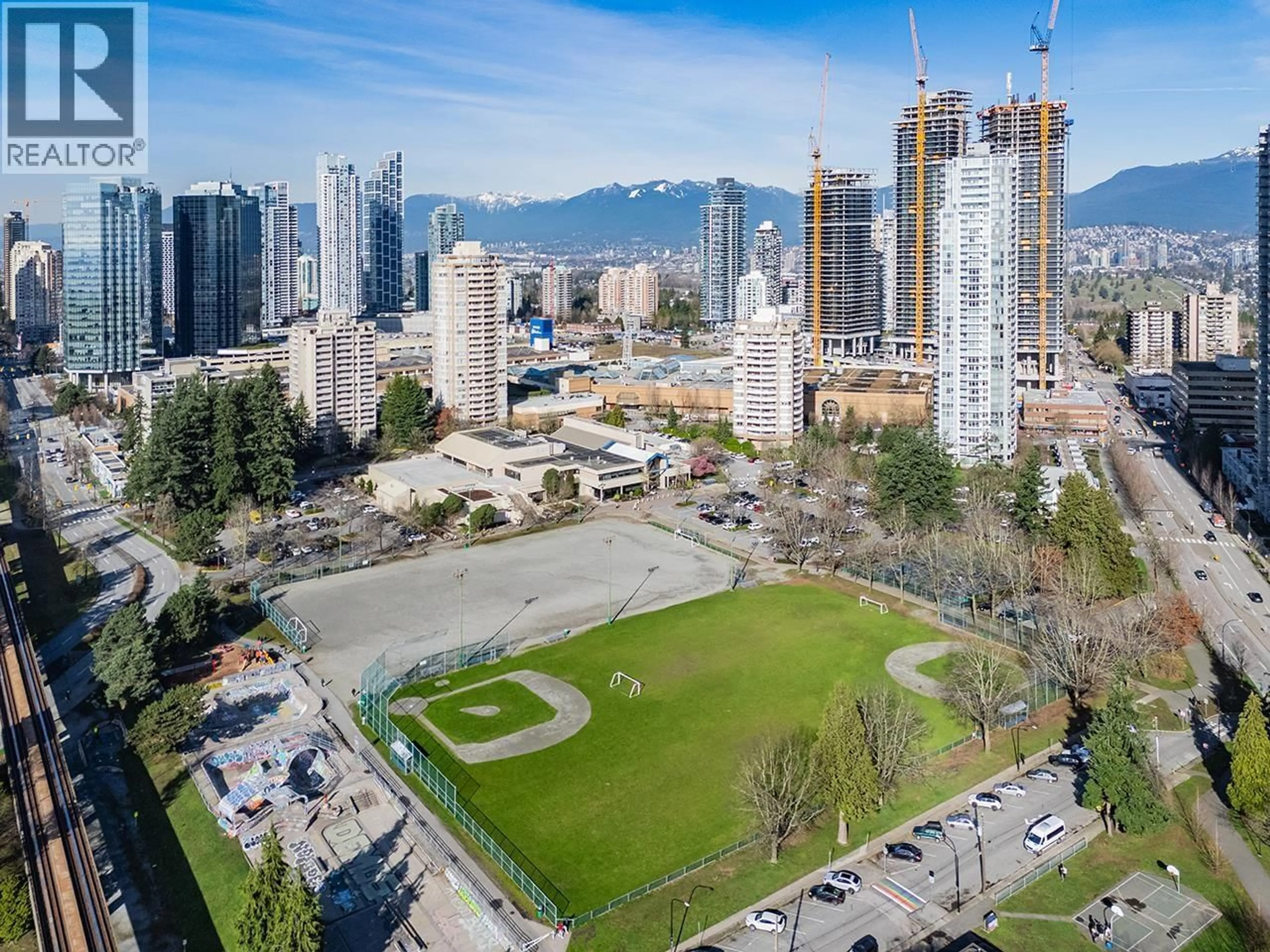 A pic from outside/outdoor area/front of a property/back of a property/a pic from drone, city buildings view from balcony for 607 - 5051 IMPERIAL STREET, Burnaby British Columbia V5J0J3