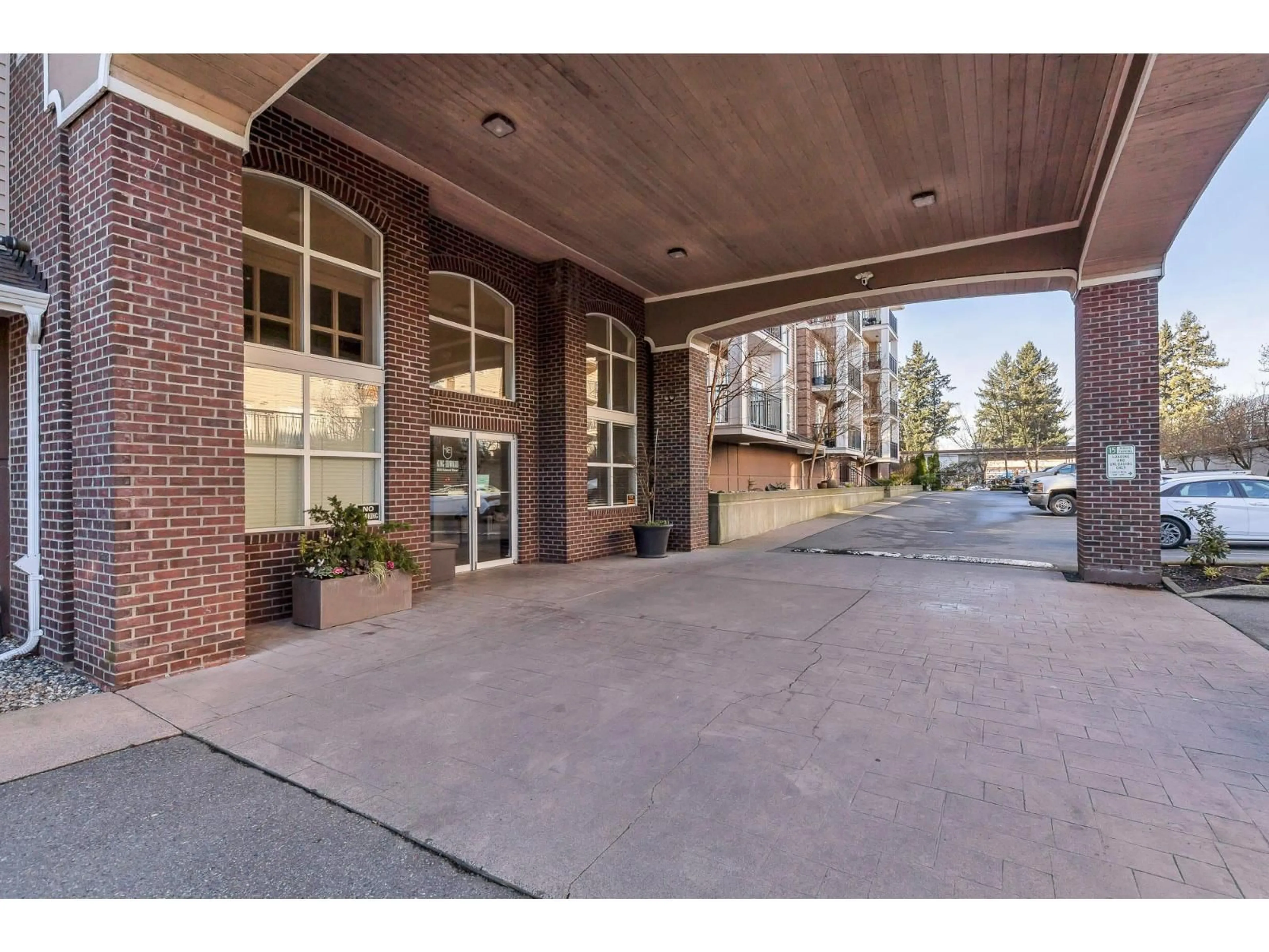 Indoor foyer for 206 - 8933 EDWARD STREET, Chilliwack British Columbia V2P4E2