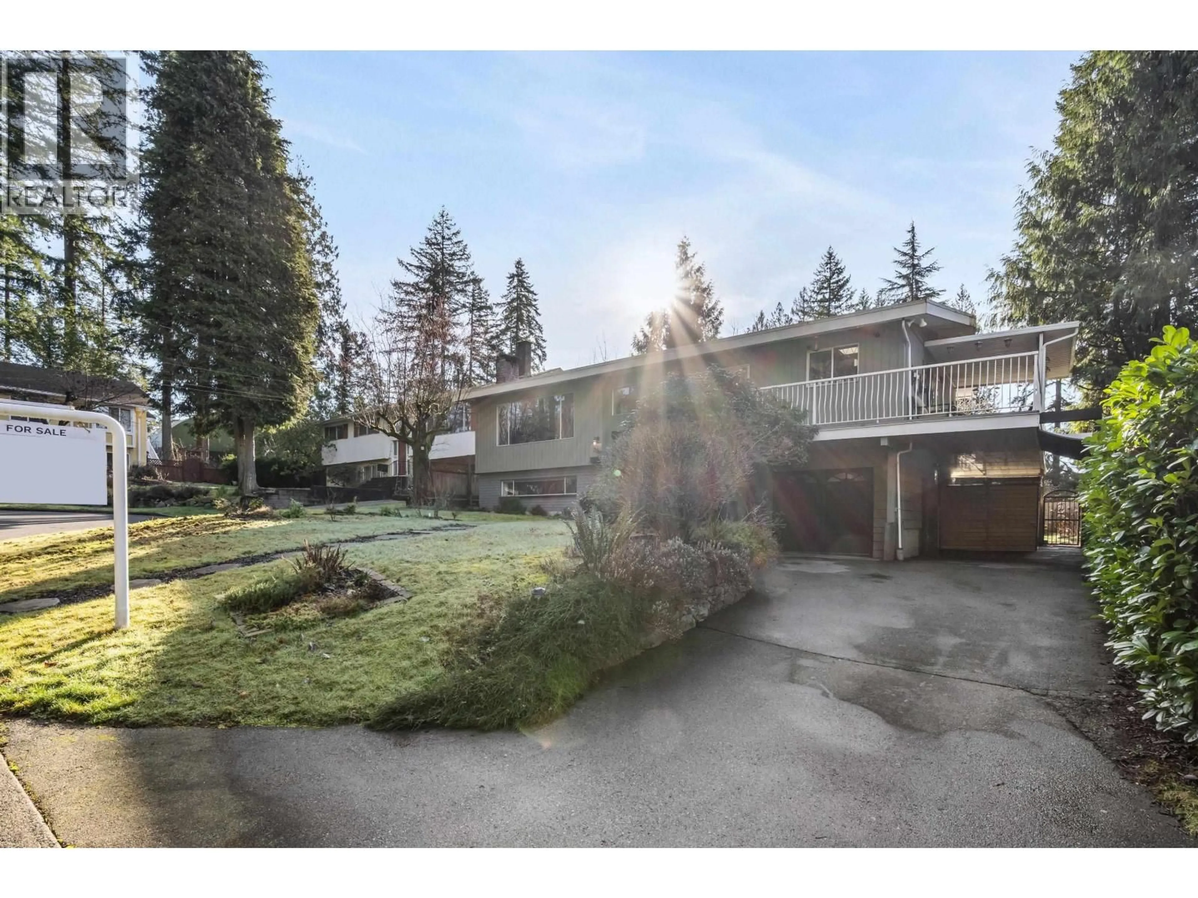 A pic from outside/outdoor area/front of a property/back of a property/a pic from drone, street for 2560 HAVERSLEY AVENUE, Coquitlam British Columbia V3J1W5