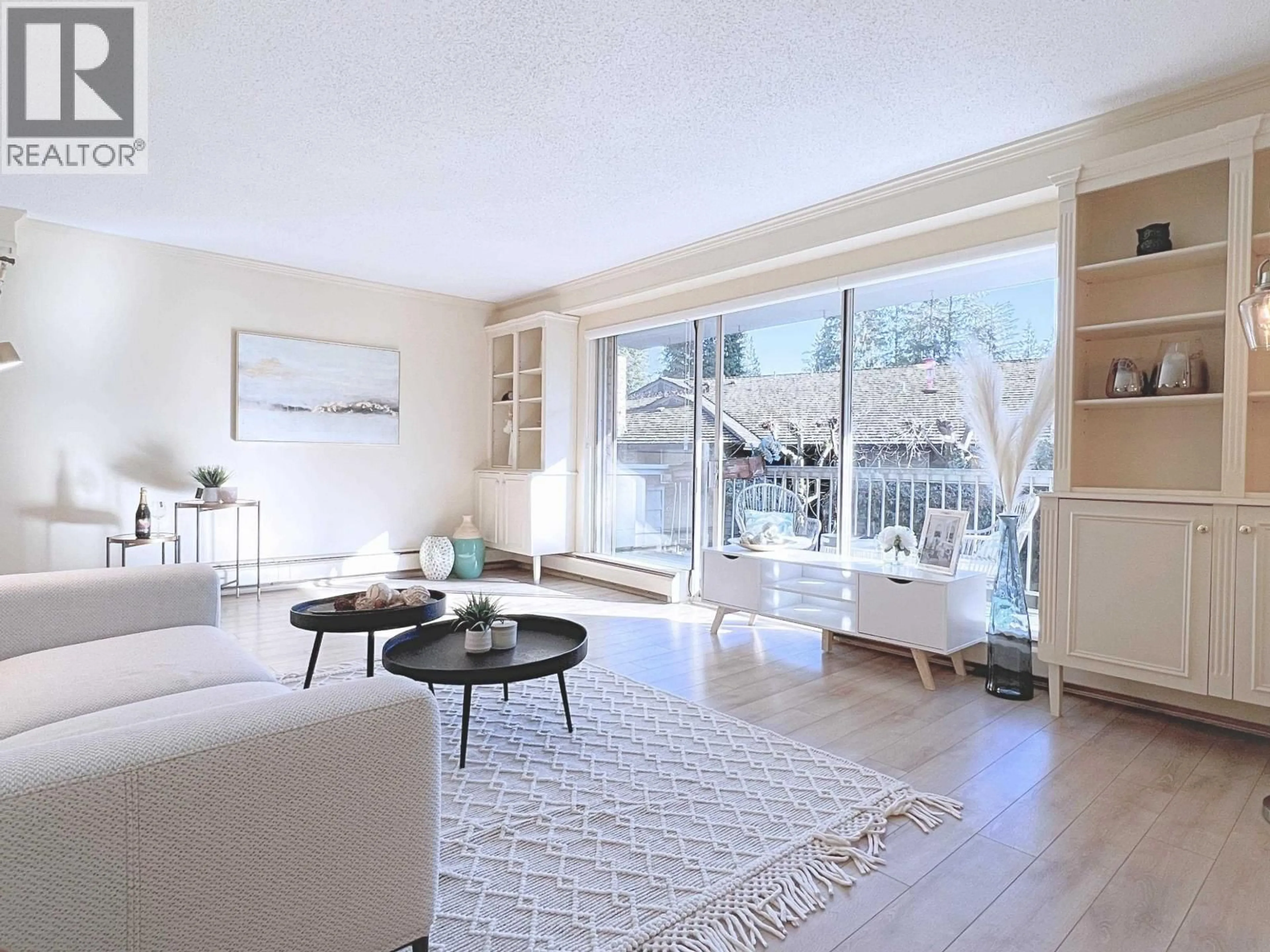 Living room with furniture, unknown for 1218 - 235 KEITH ROAD, West Vancouver British Columbia V7T1L5