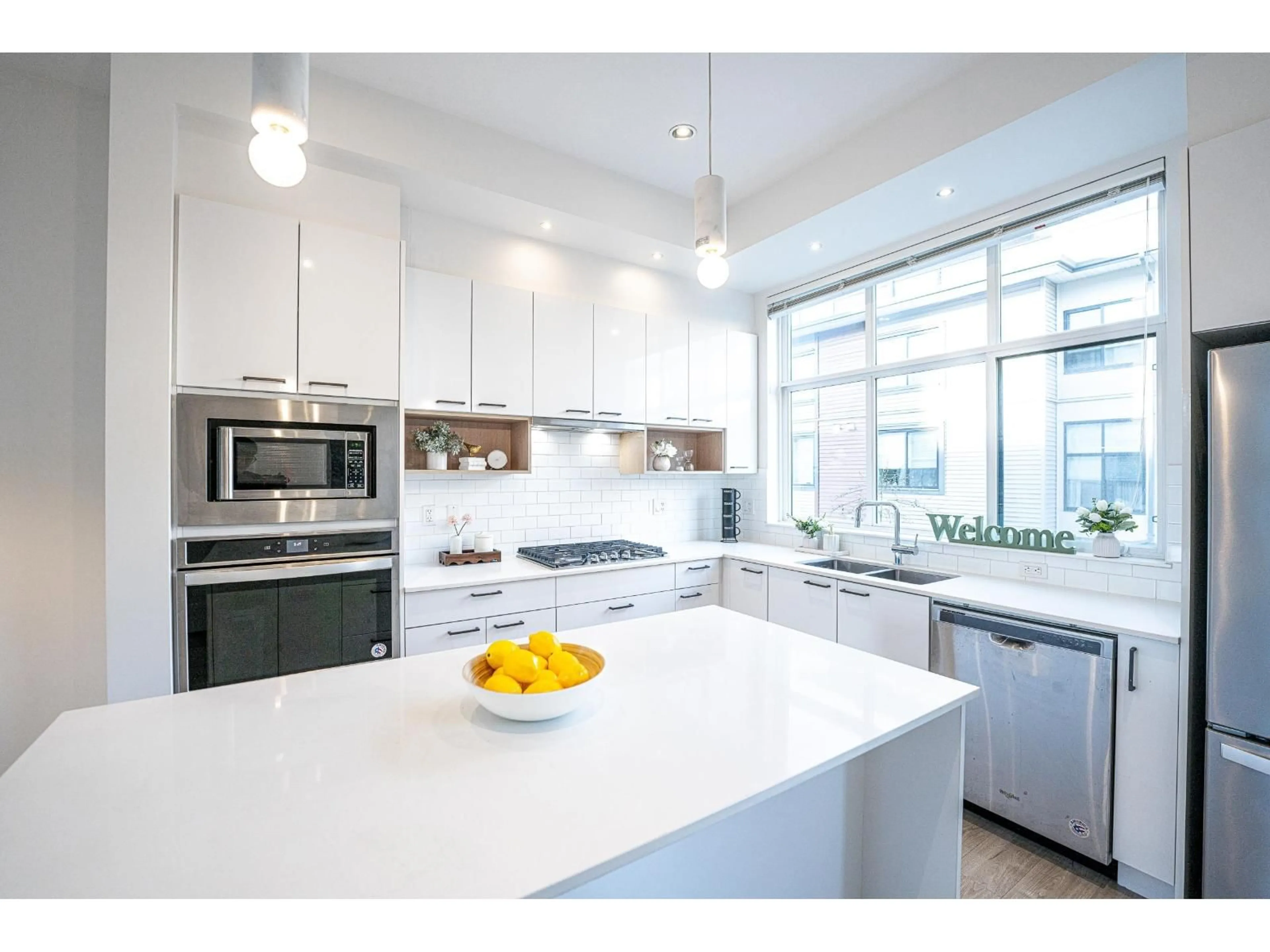 Open concept kitchen, ceramic/tile floor for 6 - 20849 78B AVENUE, Langley British Columbia V2Y0X6