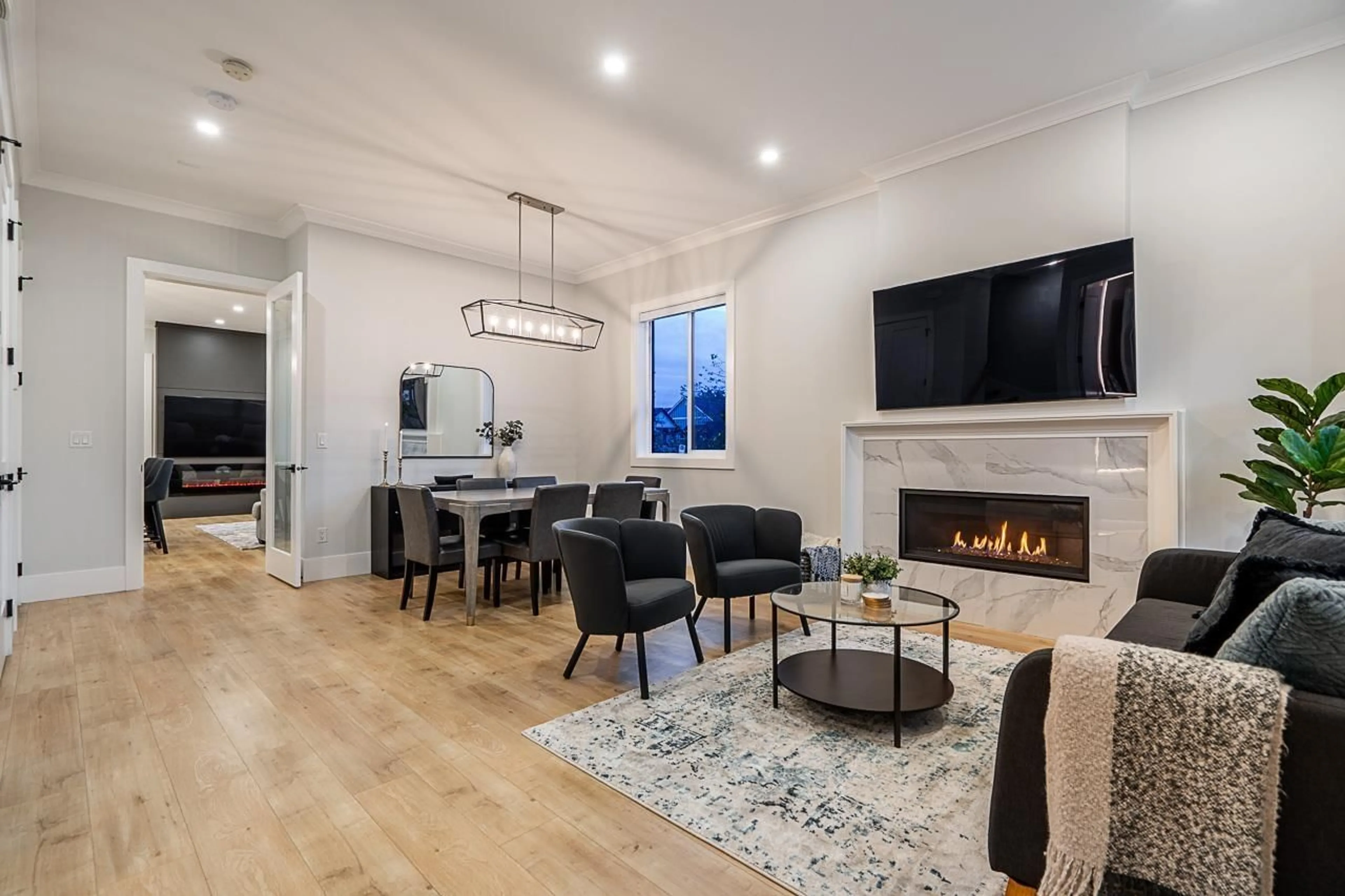 Living room with furniture, unknown for 16595 25A AVENUE, Surrey British Columbia V3Z9W9