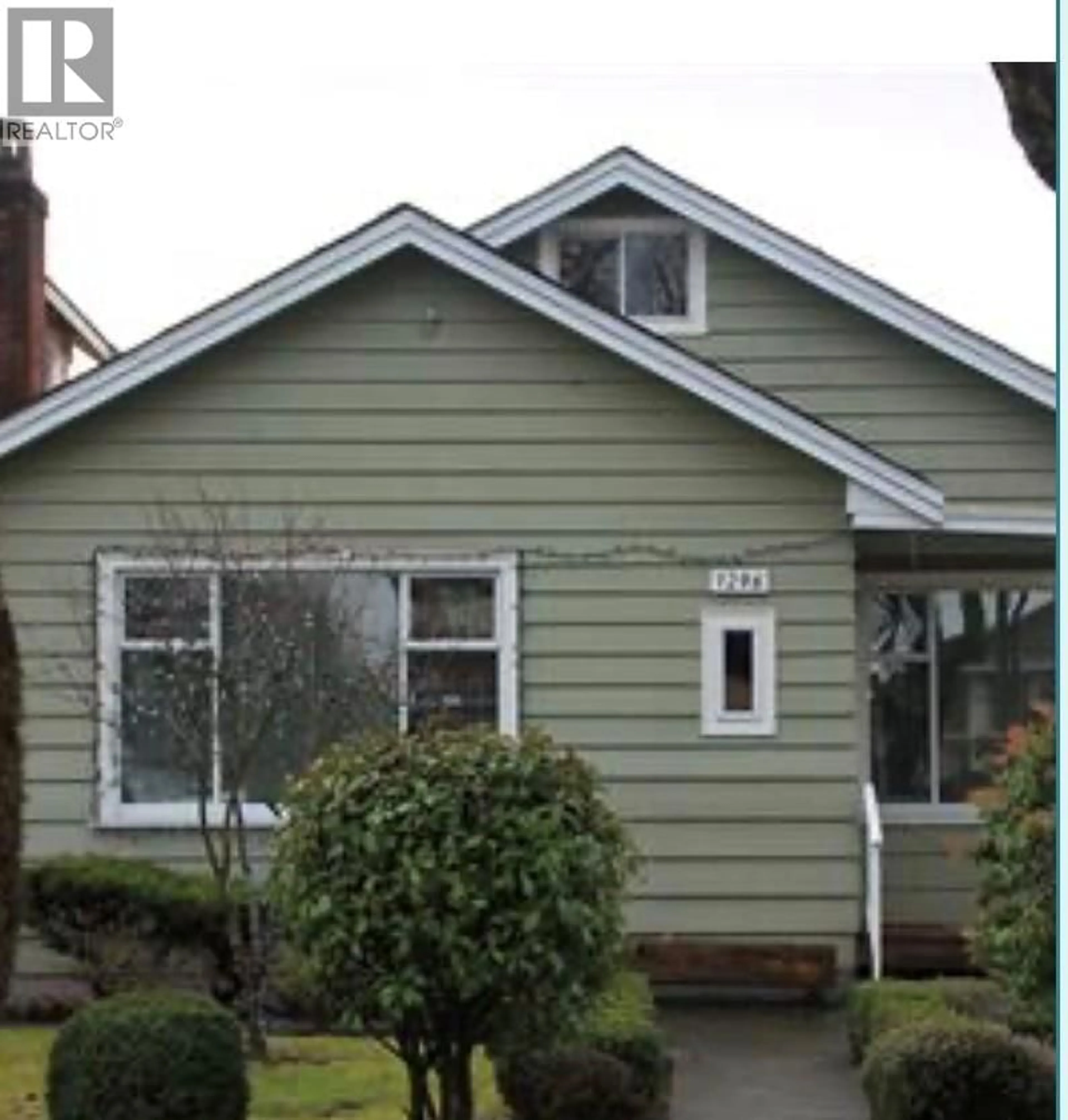Home with vinyl exterior material, street for 1296 27TH AVENUE, Vancouver British Columbia V5V2L8