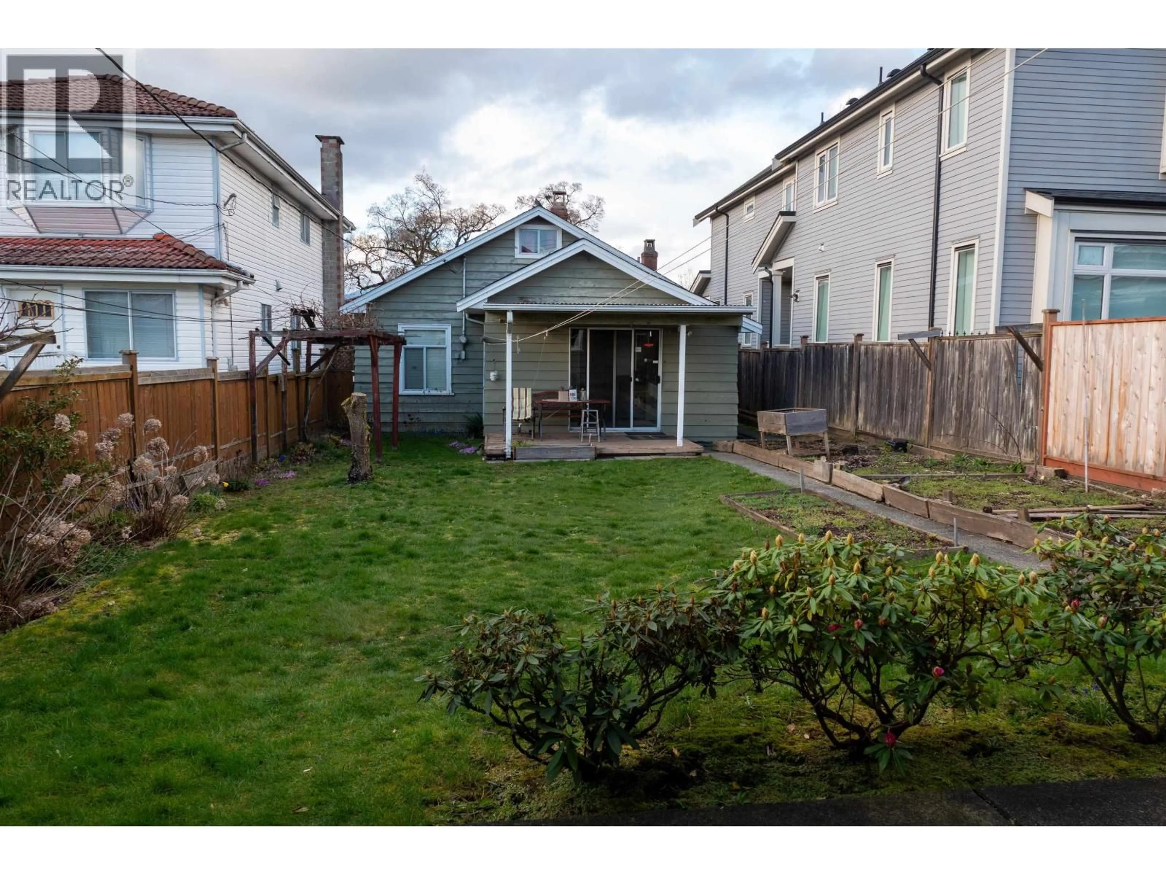 A pic from outside/outdoor area/front of a property/back of a property/a pic from drone, street for 1296 27TH AVENUE, Vancouver British Columbia V5V2L8
