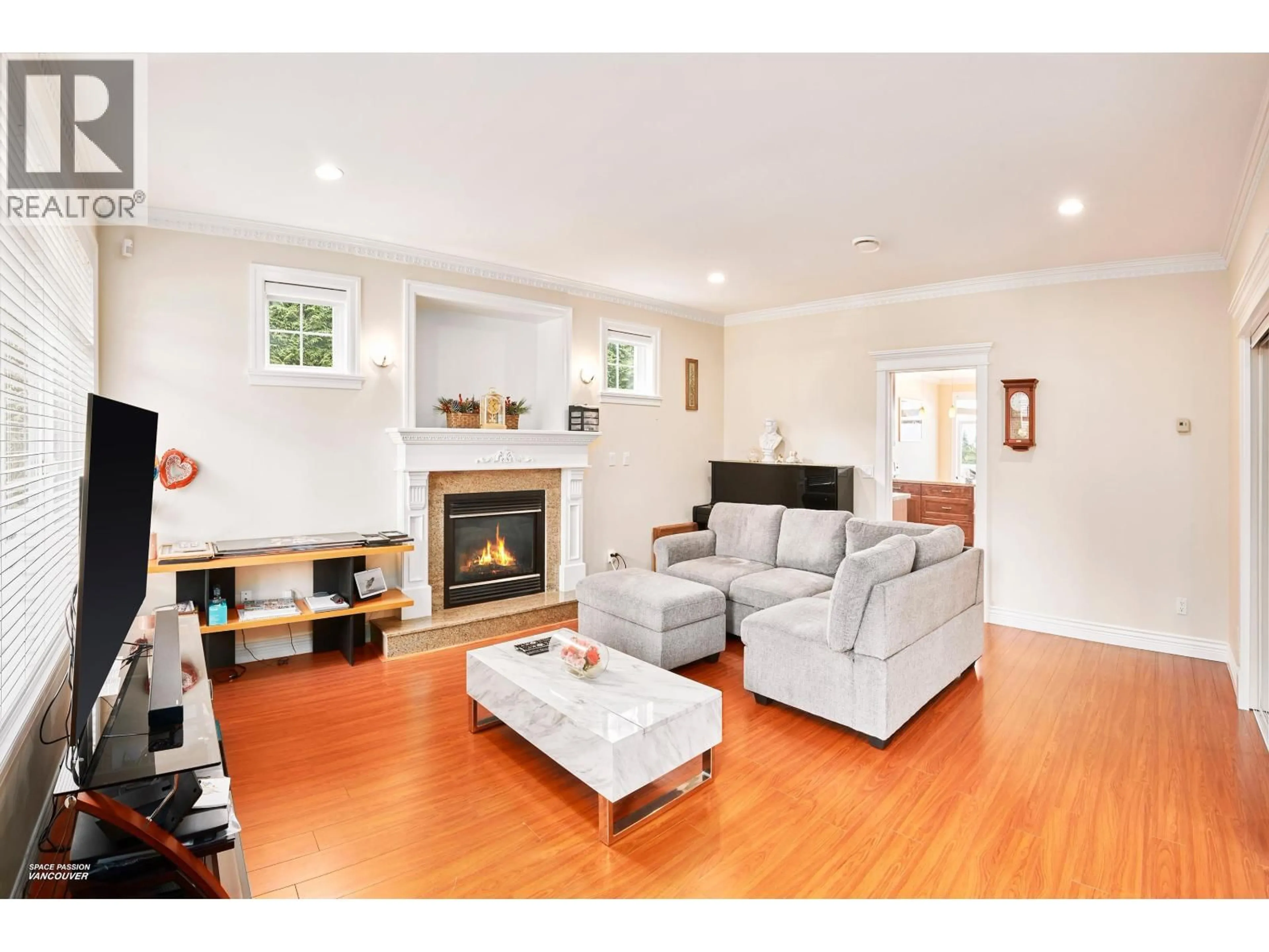 Living room with furniture, wood/laminate floor for 3937 ELMWOOD STREET, Burnaby British Columbia V5G1R9