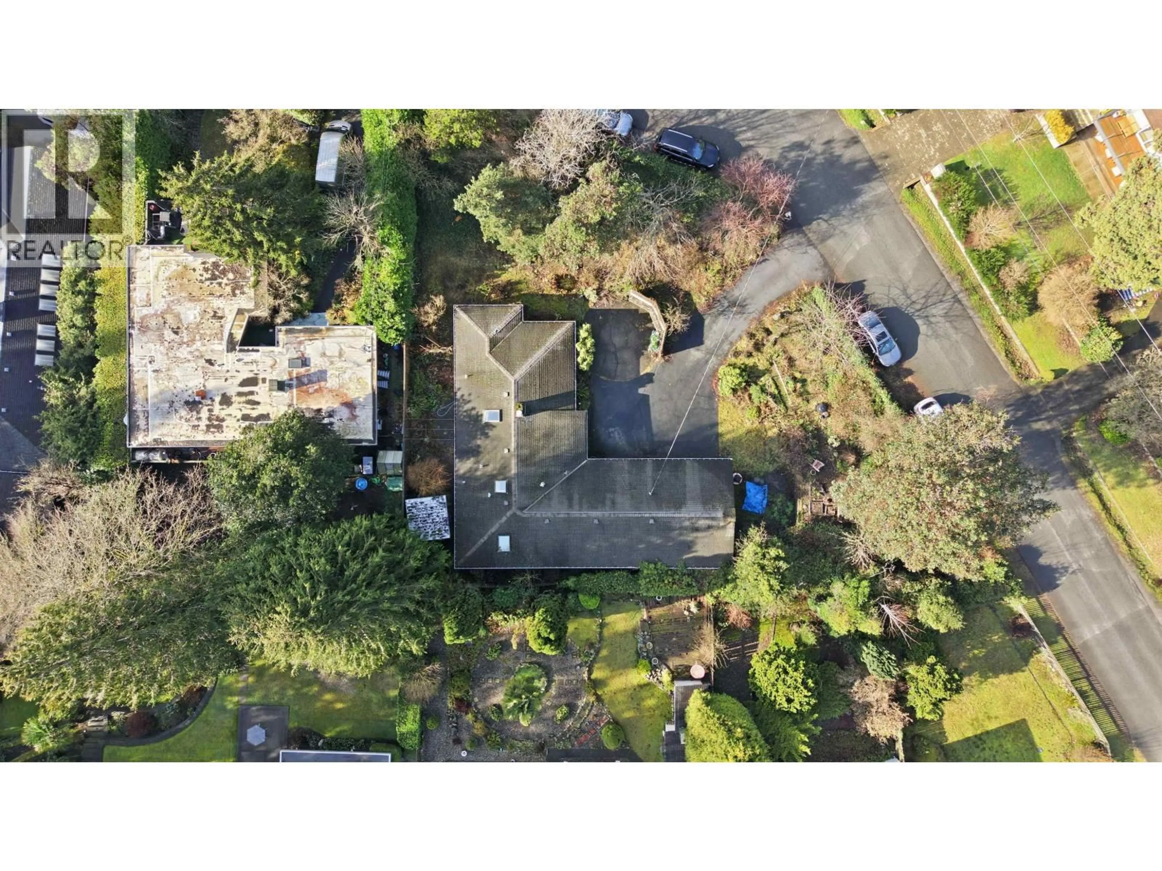 A pic from outside/outdoor area/front of a property/back of a property/a pic from drone, unknown for 5757 CRANLEY DRIVE, West Vancouver British Columbia V7W1S9