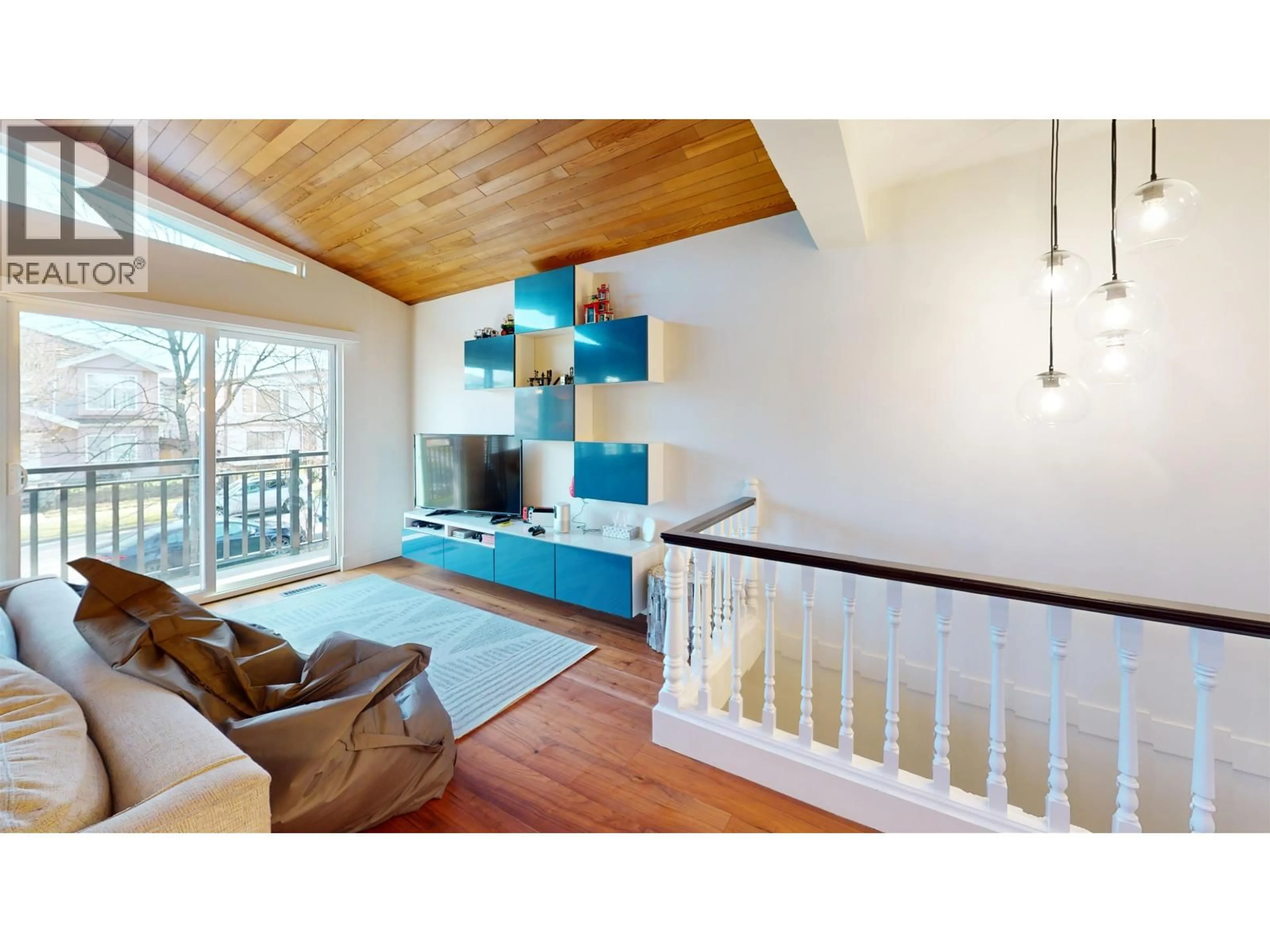 Living room with furniture, wood/laminate floor for 5043 ST. MARGARETS STREET, Vancouver British Columbia V5R3H4