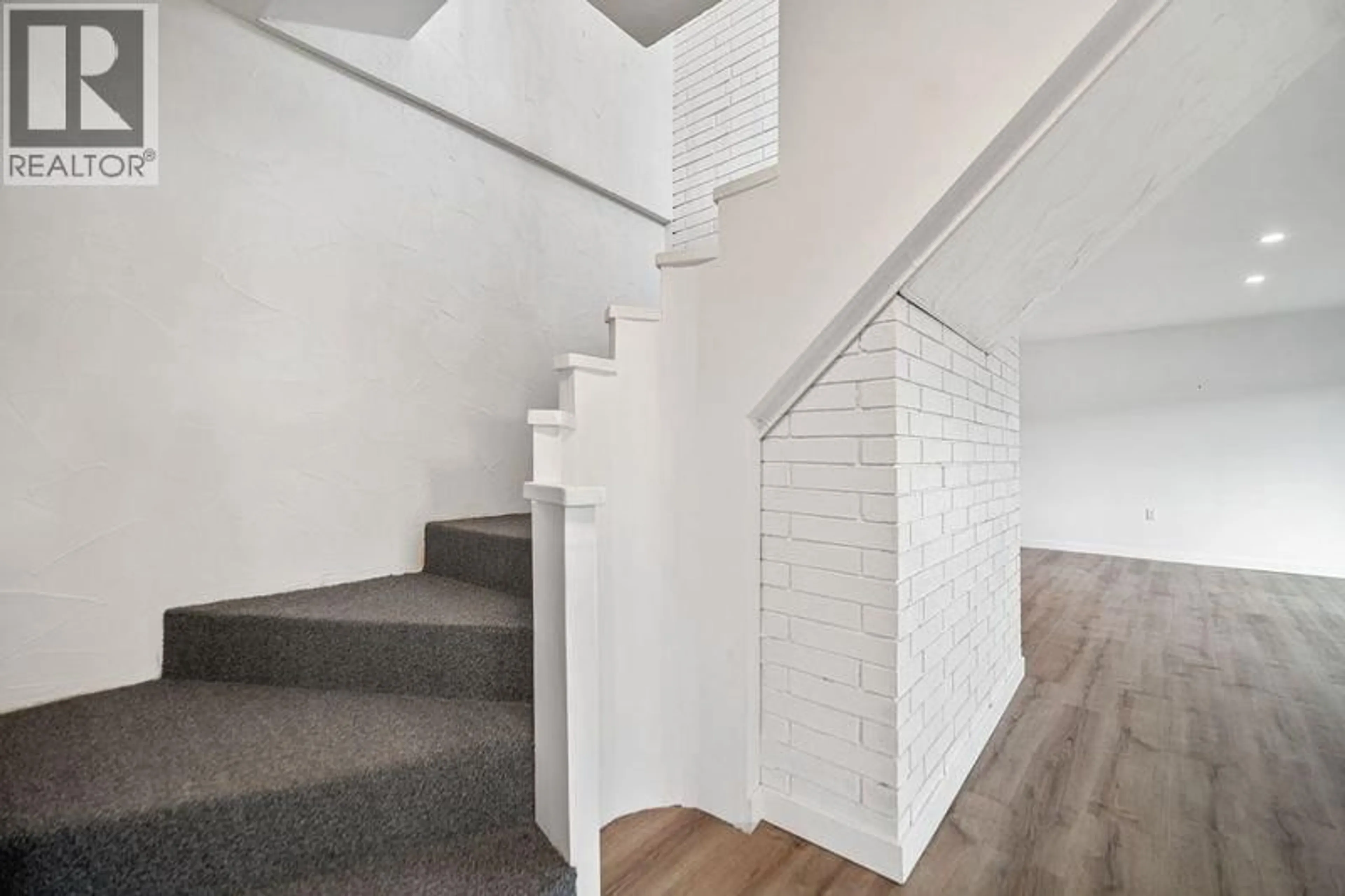 Stairs for 225 67A STREET, Delta British Columbia V4L1L2