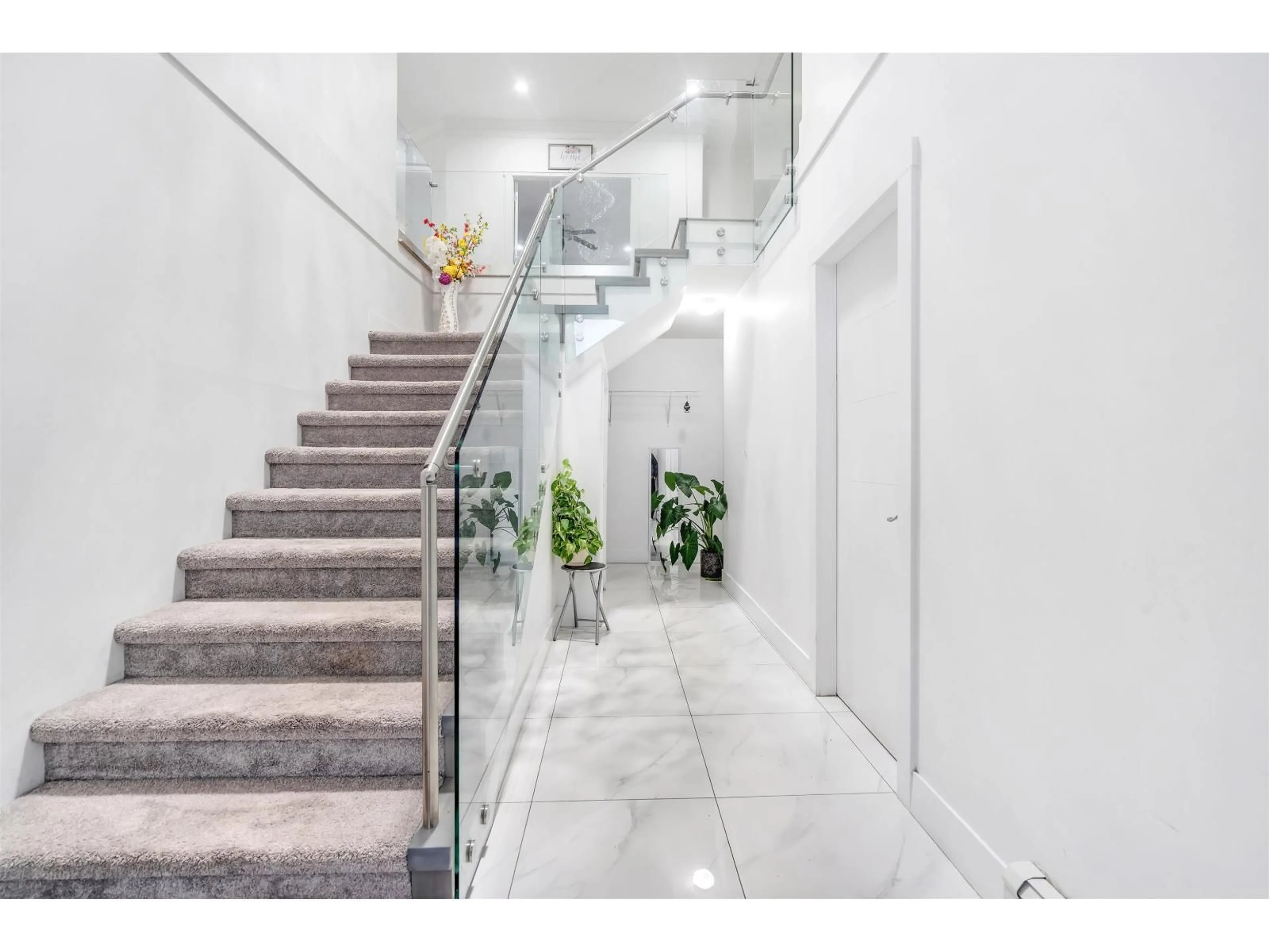 Indoor foyer for 15089 66A AVENUE, Surrey British Columbia V3S2A4