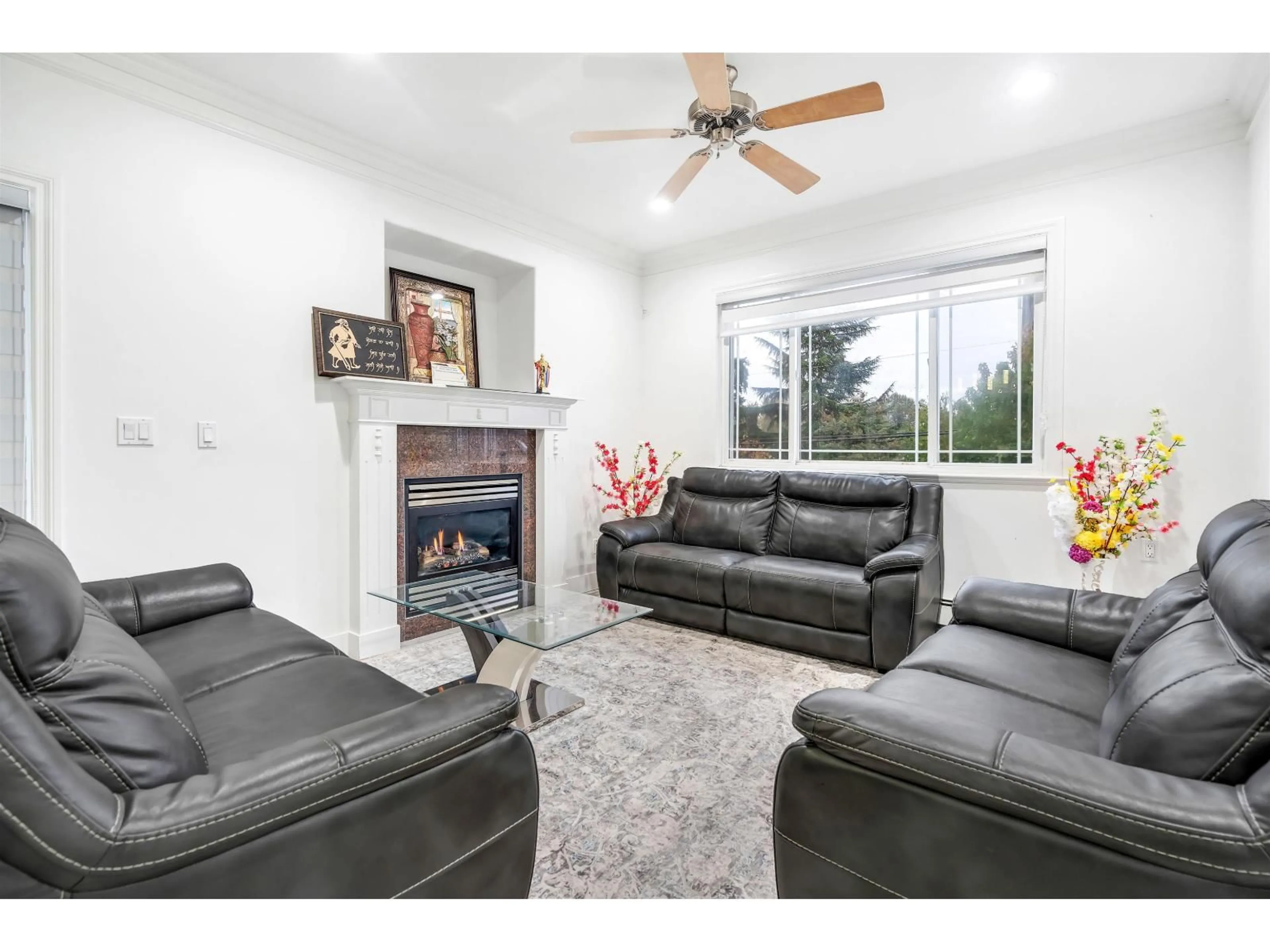 Living room with furniture, unknown for 15089 66A AVENUE, Surrey British Columbia V3S2A4