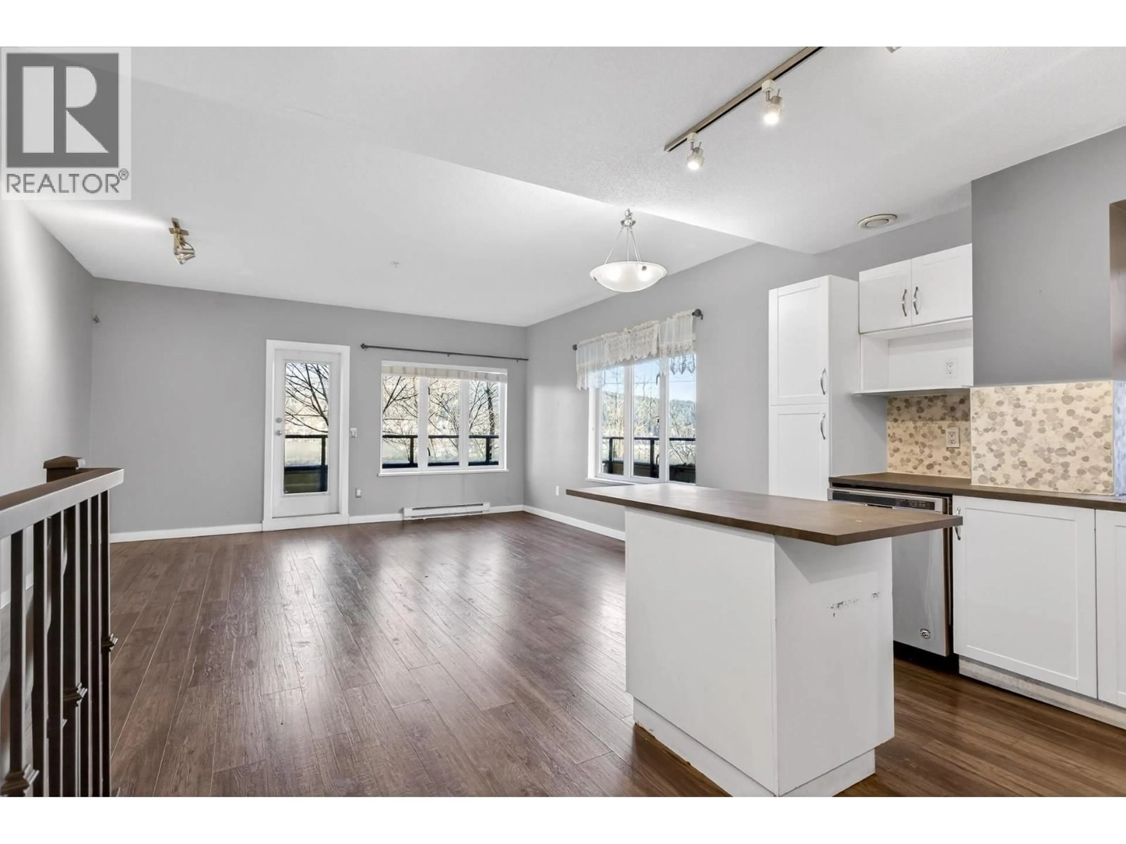 Open concept kitchen, wood/laminate floor for 112 - 160 SHORELINE CIRCLE, Port Moody British Columbia V3H0B2