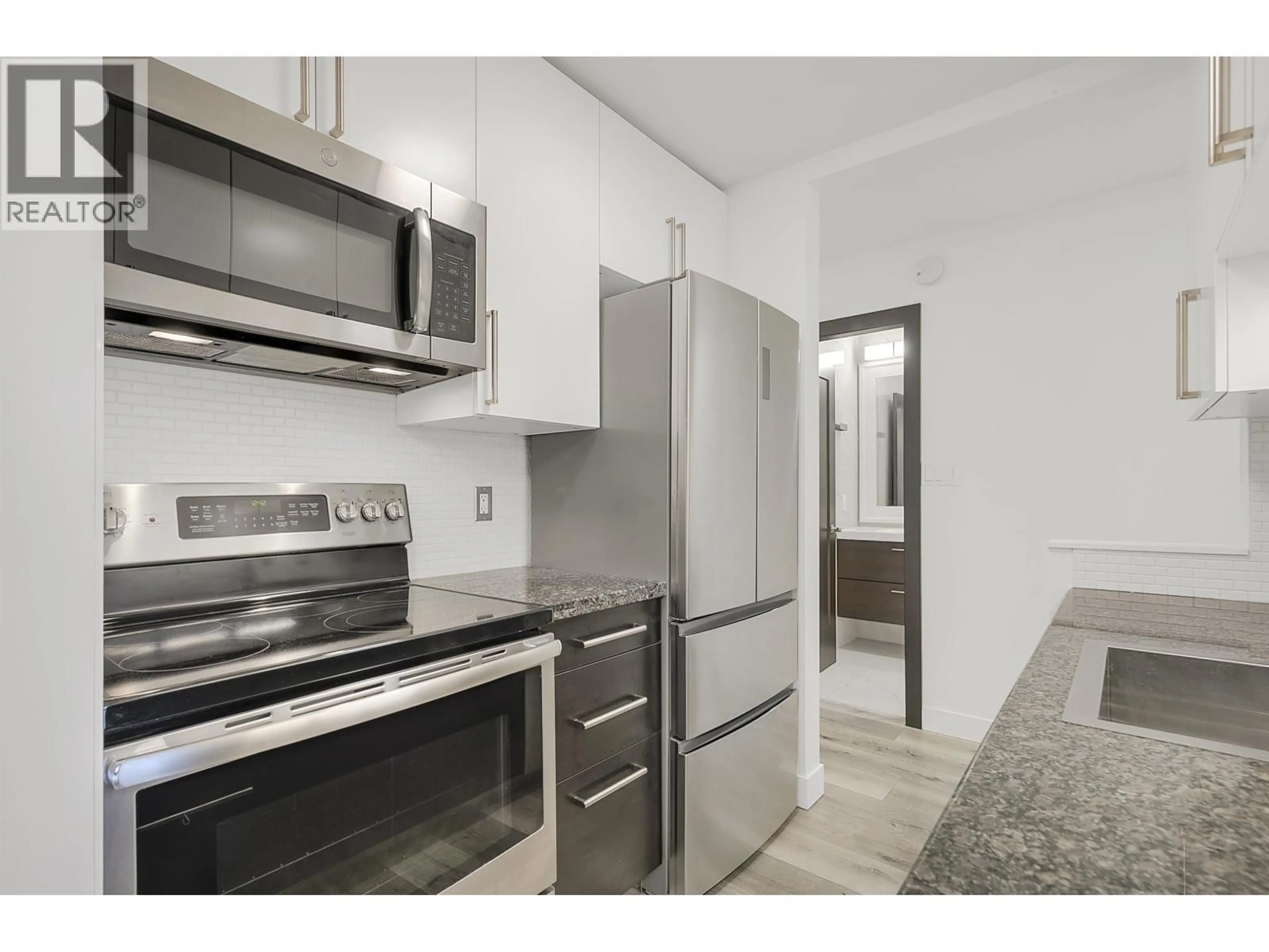 Standard kitchen, unknown for 302 - 170 3RD STREET, North Vancouver British Columbia V7L1E6