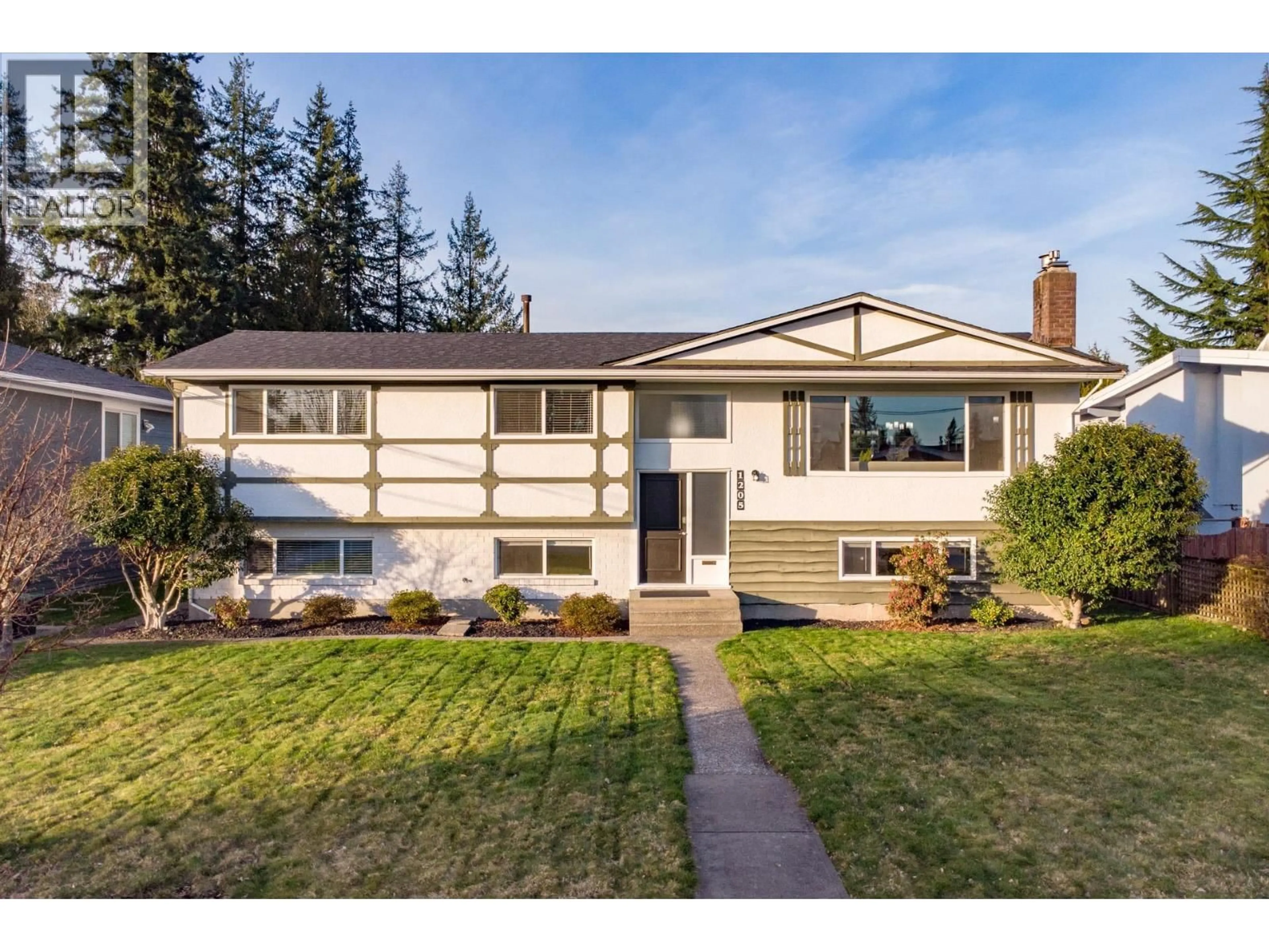 Home with vinyl exterior material, street for 1205 BRISBANE AVENUE, Coquitlam British Columbia V3J5K9