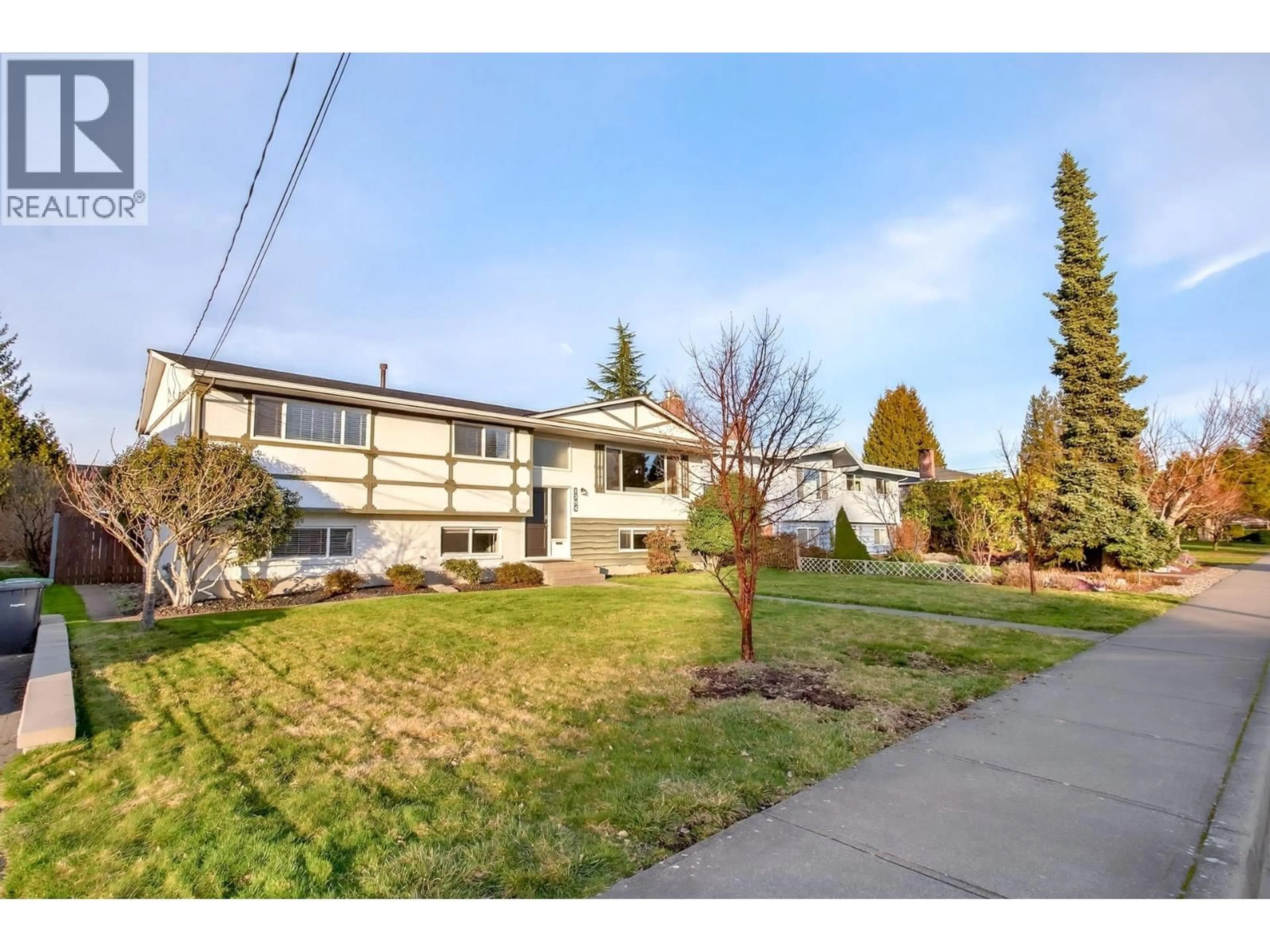 A pic from outside/outdoor area/front of a property/back of a property/a pic from drone, street for 1205 BRISBANE AVENUE, Coquitlam British Columbia V3J5K9