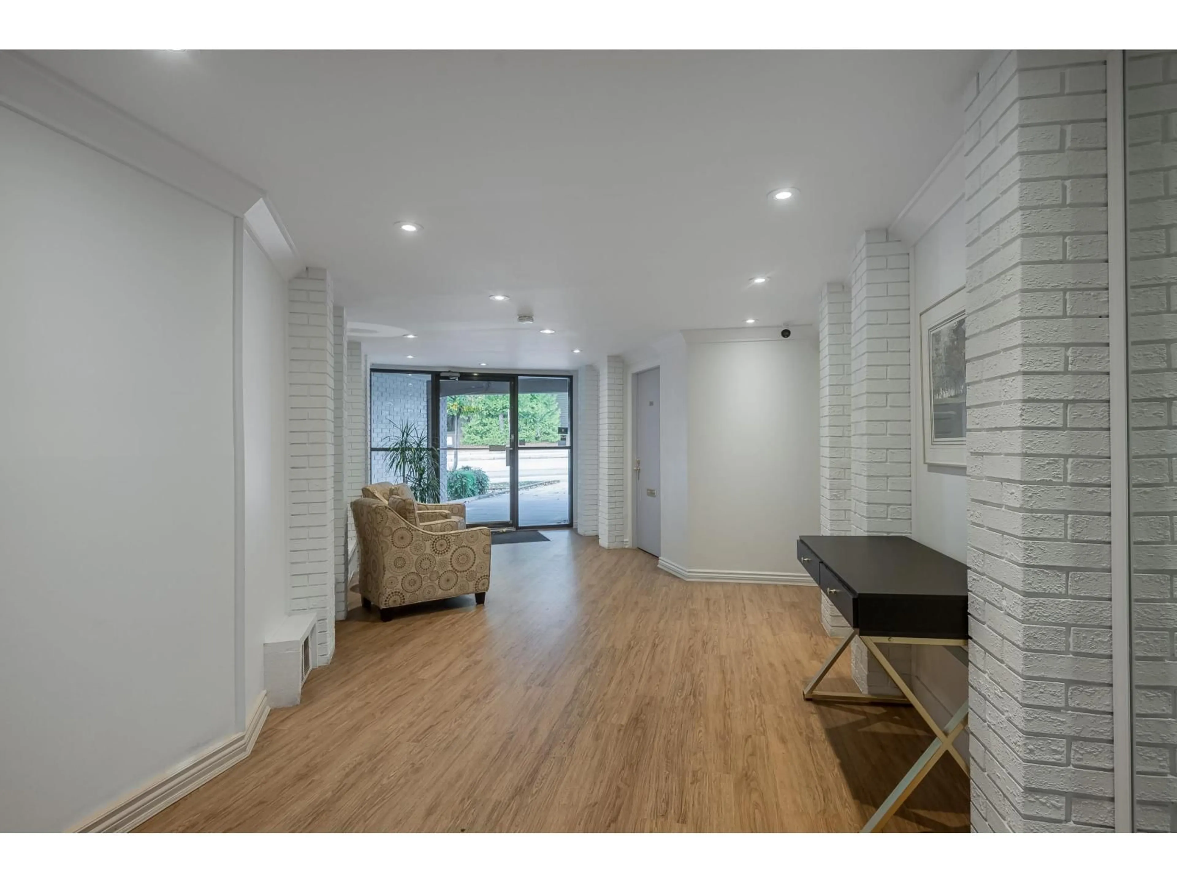 Unknown for 218 - 15020 NORTH BLUFF ROAD, White Rock British Columbia V4B5A4