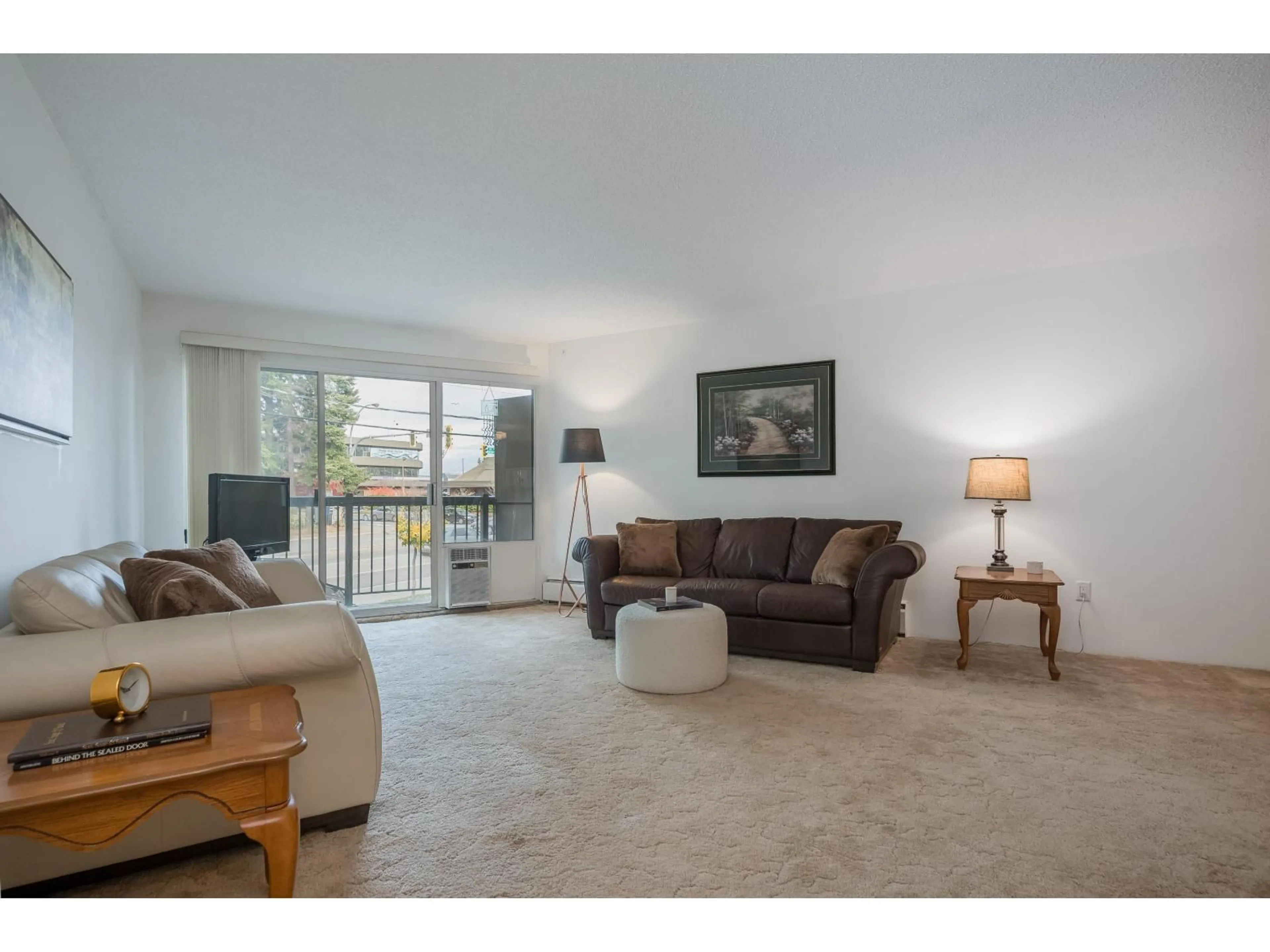 Living room with furniture, unknown for 218 - 15020 NORTH BLUFF ROAD, White Rock British Columbia V4B5A4