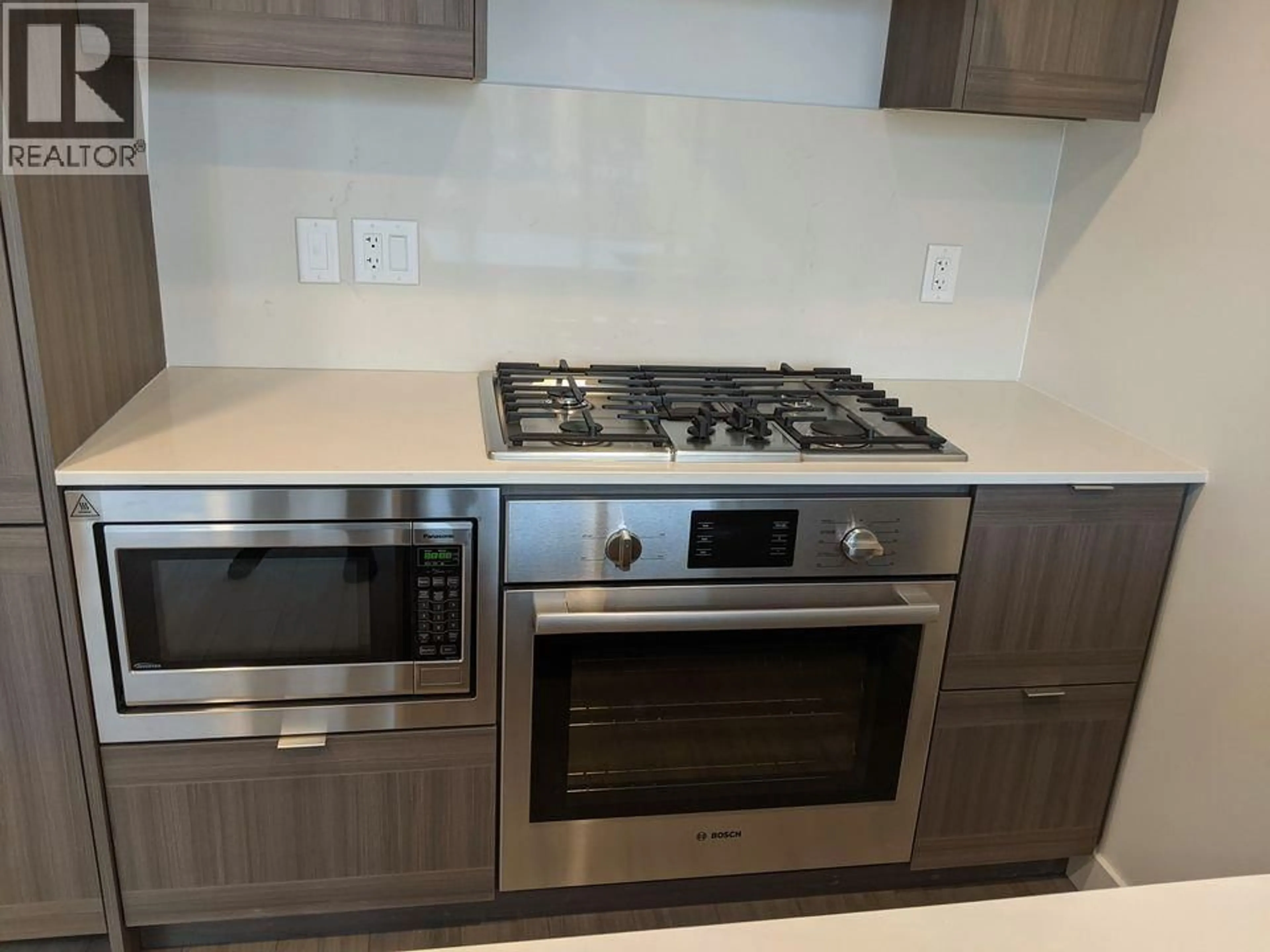 Standard kitchen, unknown for 2504 - 2351 BETA AVENUE, Burnaby British Columbia V5C0M2