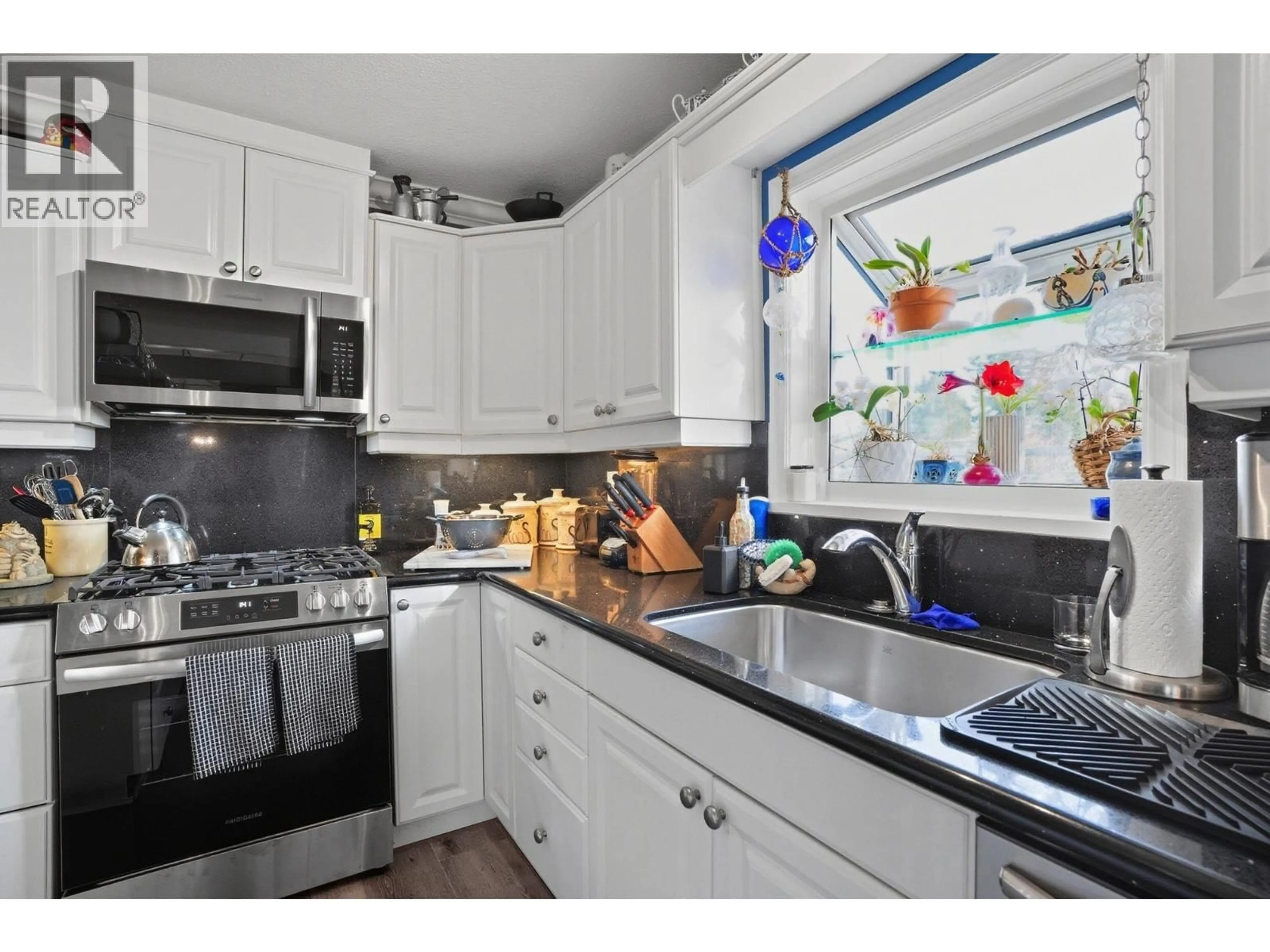 Standard kitchen, unknown for 7217 MARY AVENUE, Burnaby British Columbia V5E3K6
