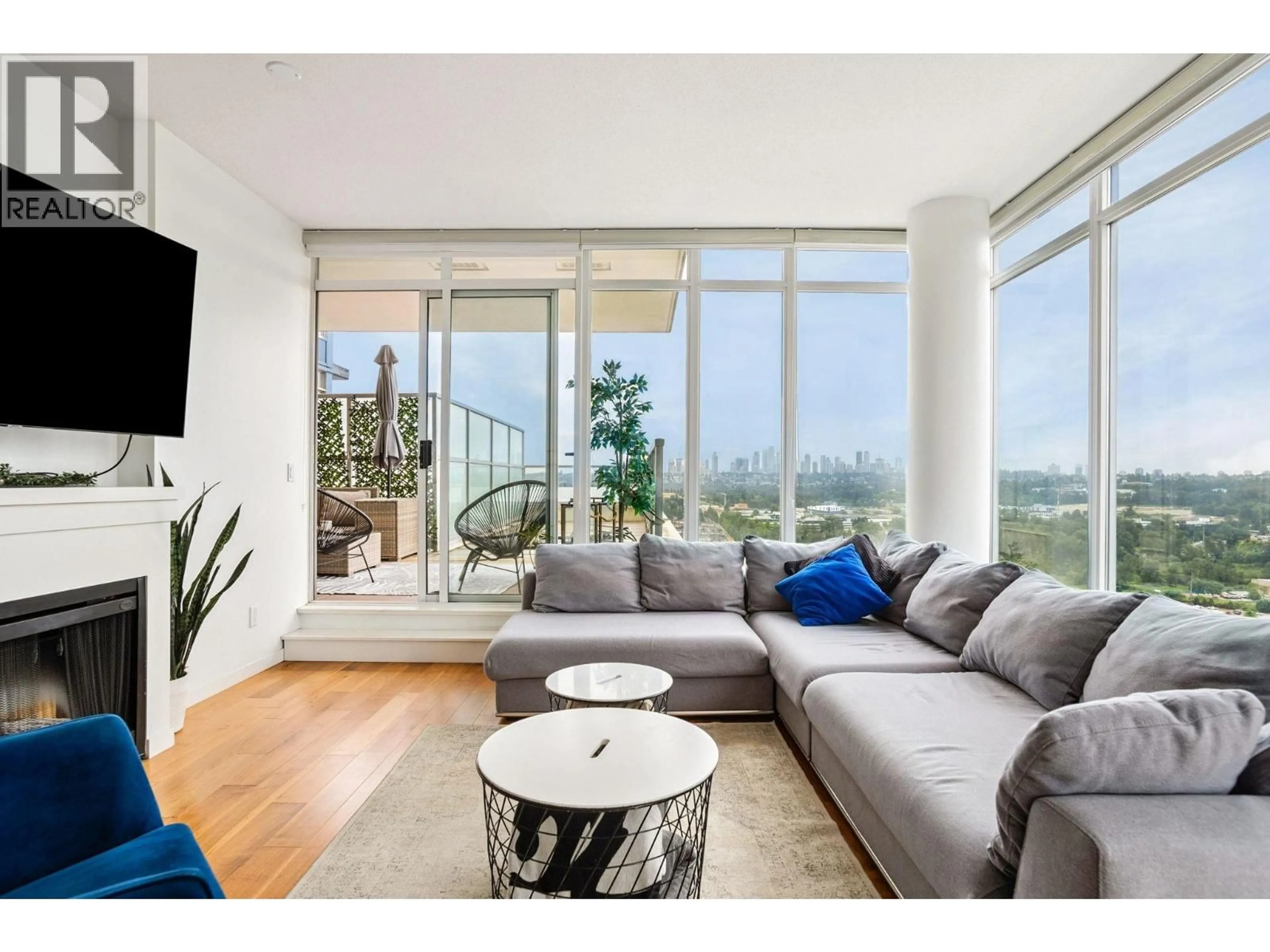 Living room with furniture, unknown for 3101 - 2133 DOUGLAS ROAD, Burnaby British Columbia V5C0E9