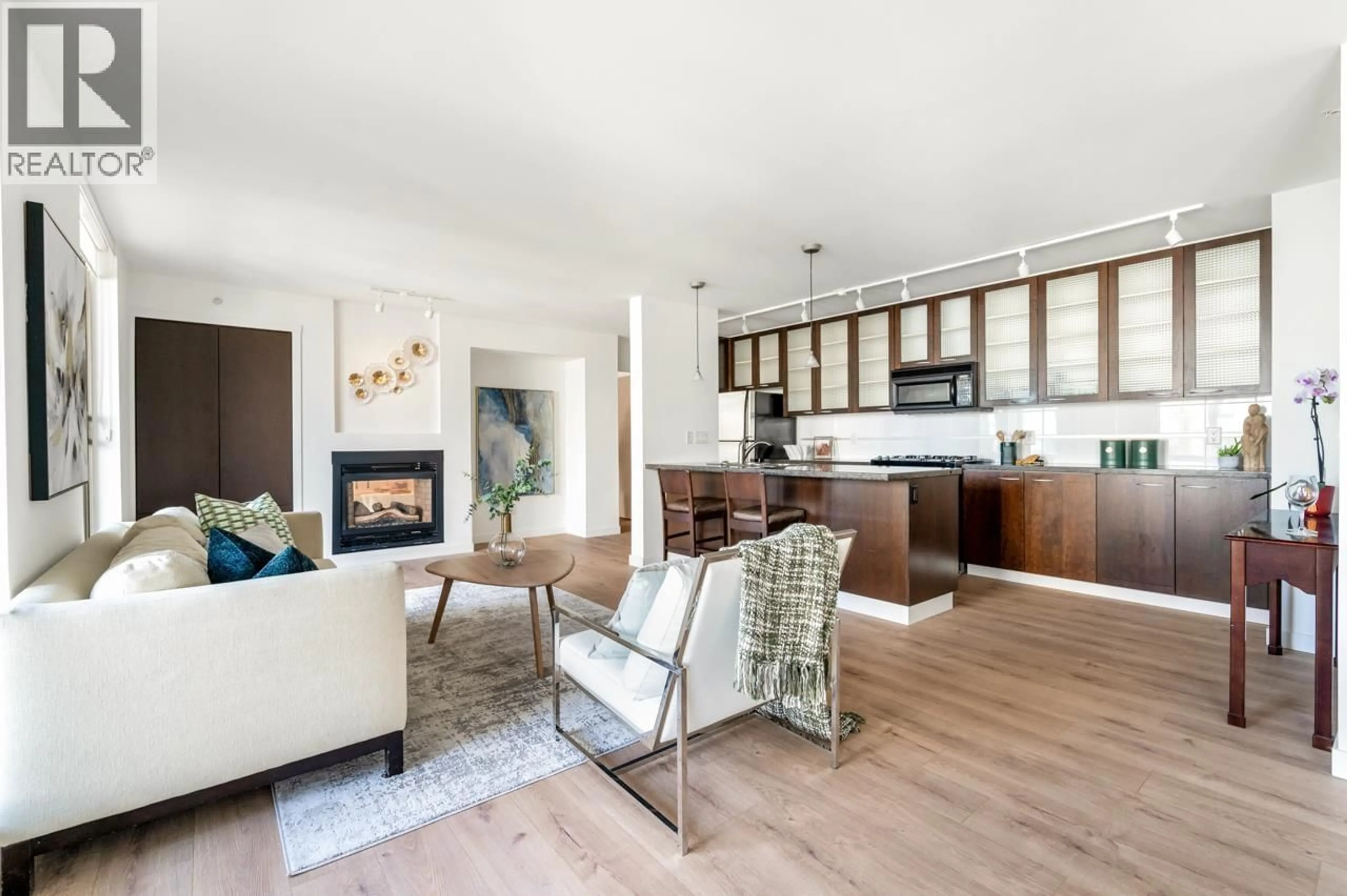 Open concept kitchen, wood/laminate floor for 2403 - 969 RICHARDS STREET, Vancouver British Columbia V6B3B6