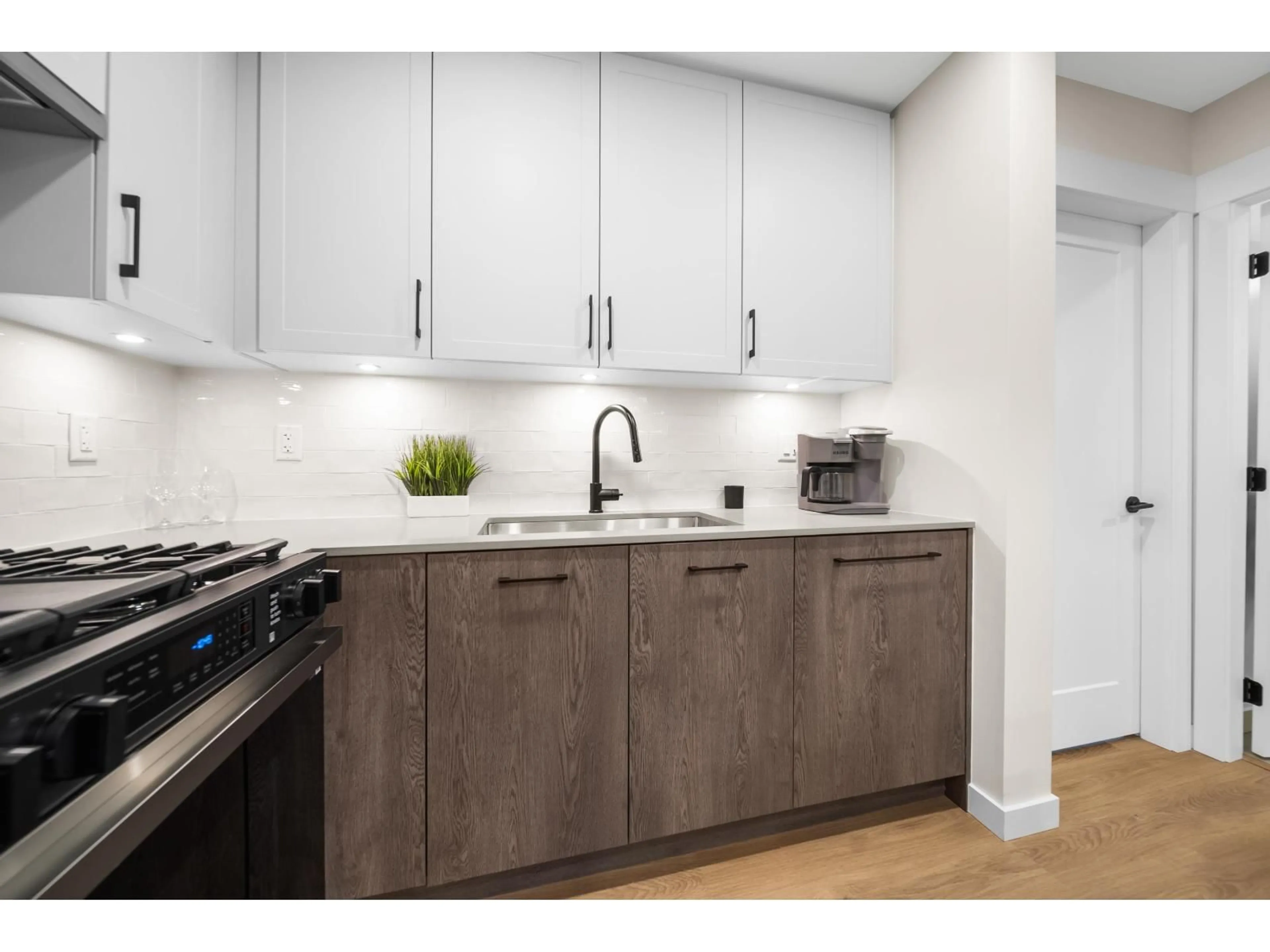 Standard kitchen, wood/laminate floor for 201 - 27218 ALDERGROVE TOWN CENTRE DRIVE, Langley British Columbia V4W0E2