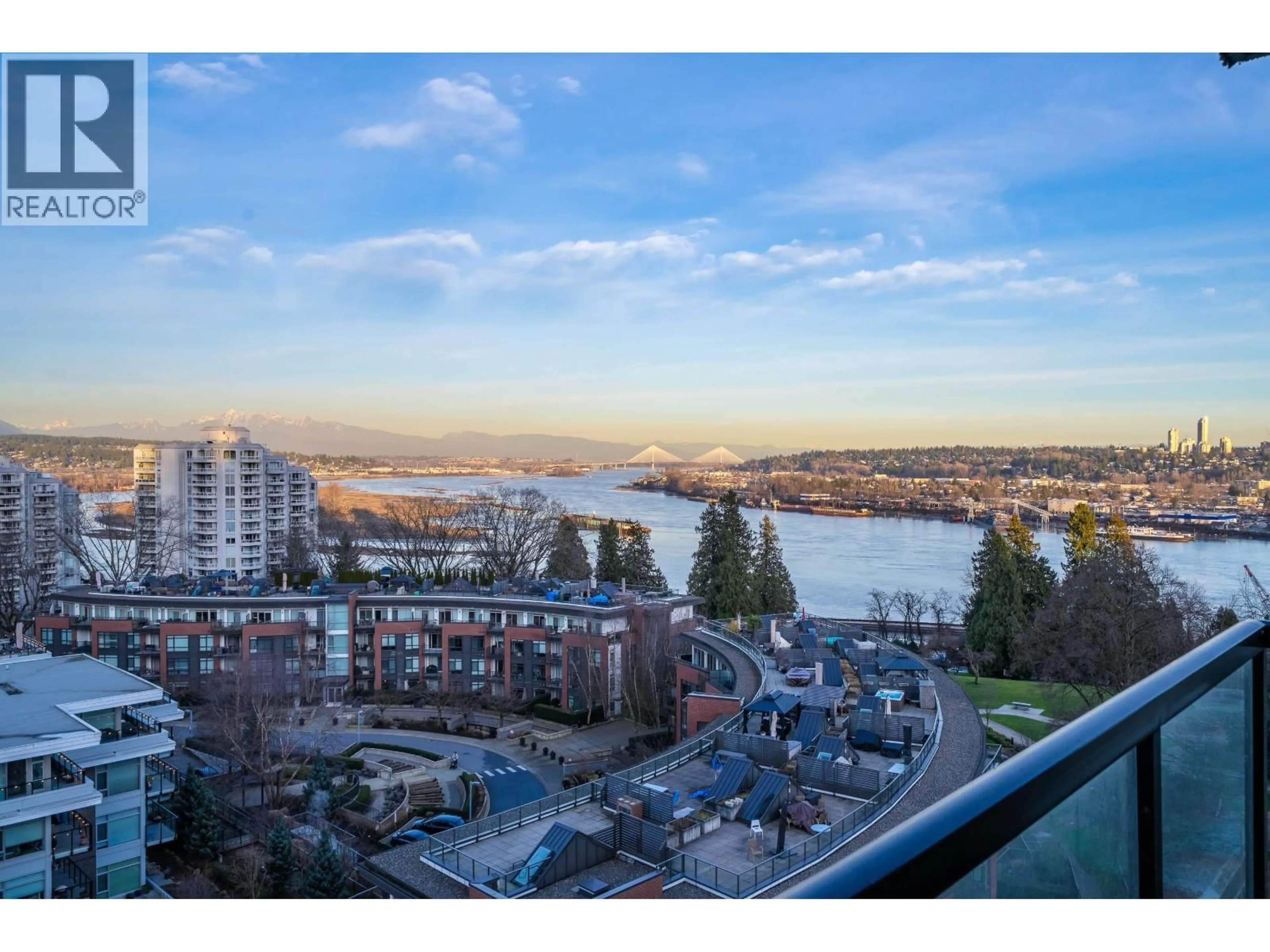 A pic from outside/outdoor area/front of a property/back of a property/a pic from drone, water/lake/river/ocean view for 804 - 15 ROYAL AVENUE, New Westminster British Columbia V3L5R2