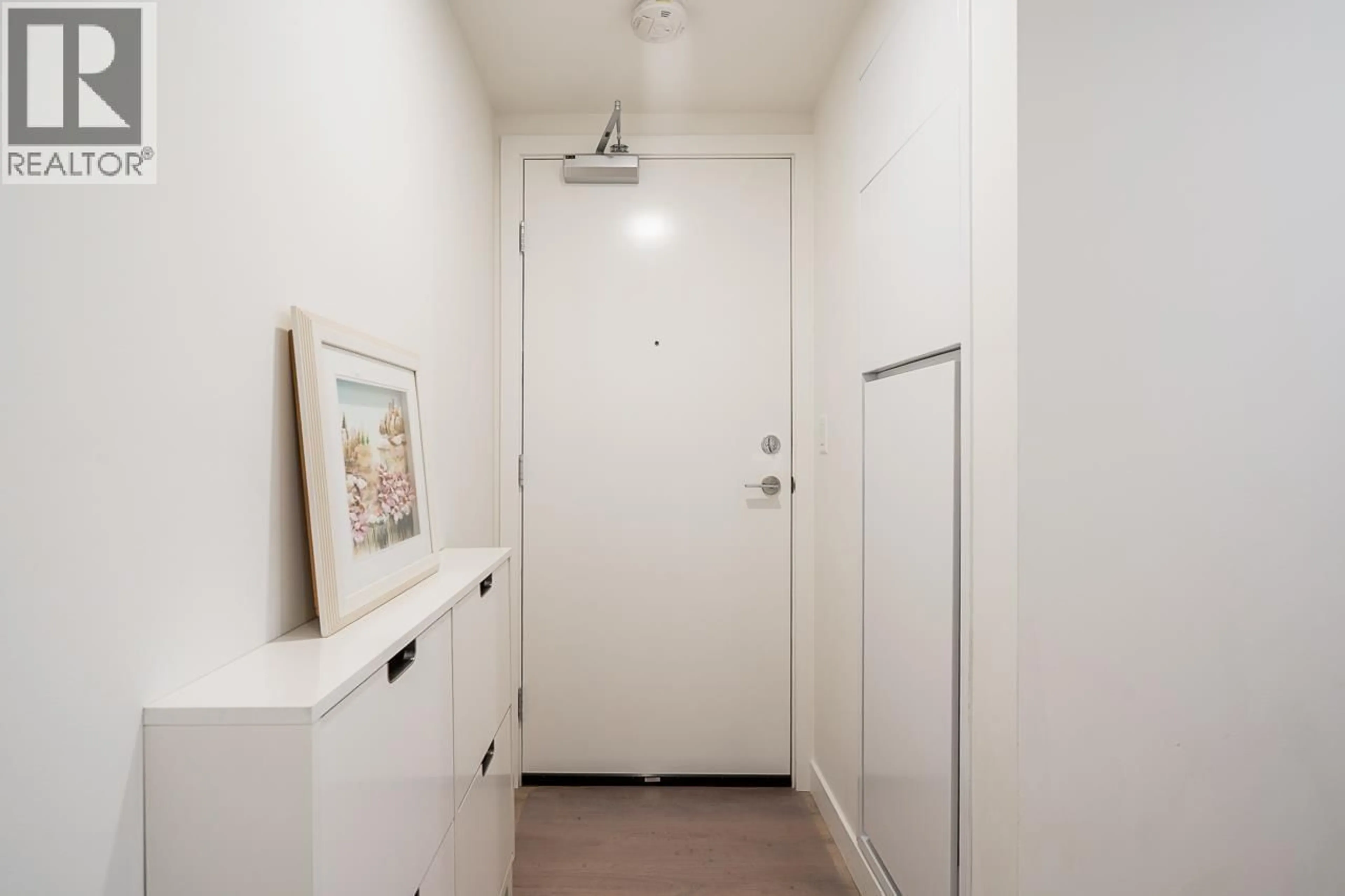 Indoor entryway for 910 - 318 ALDERSON AVENUE, Coquitlam British Columbia V3K0J1