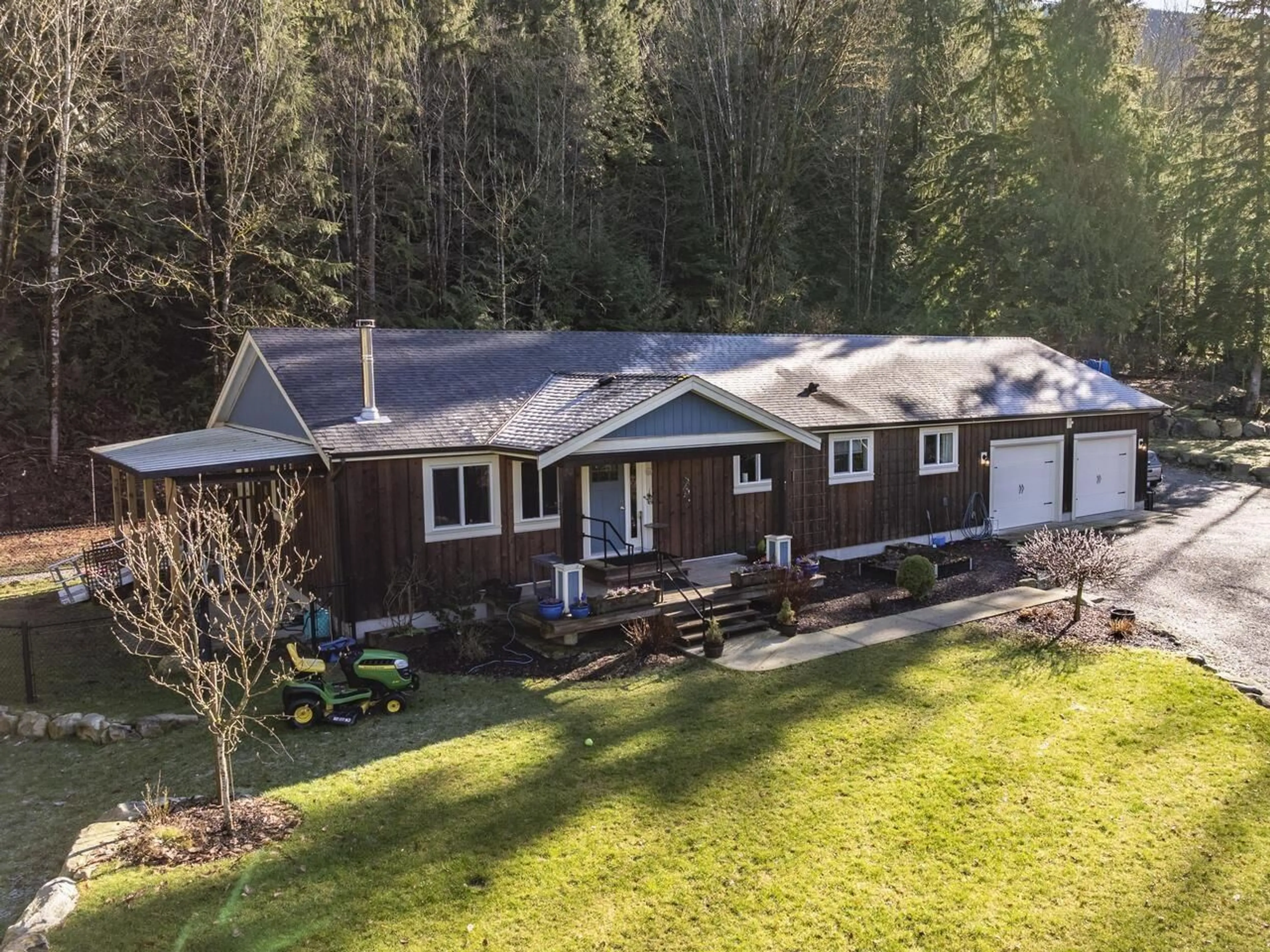 A pic from outside/outdoor area/front of a property/back of a property/a pic from drone, unknown for 36478 CASCADE RIDGE DRIVE, Mission British Columbia V2V7G9