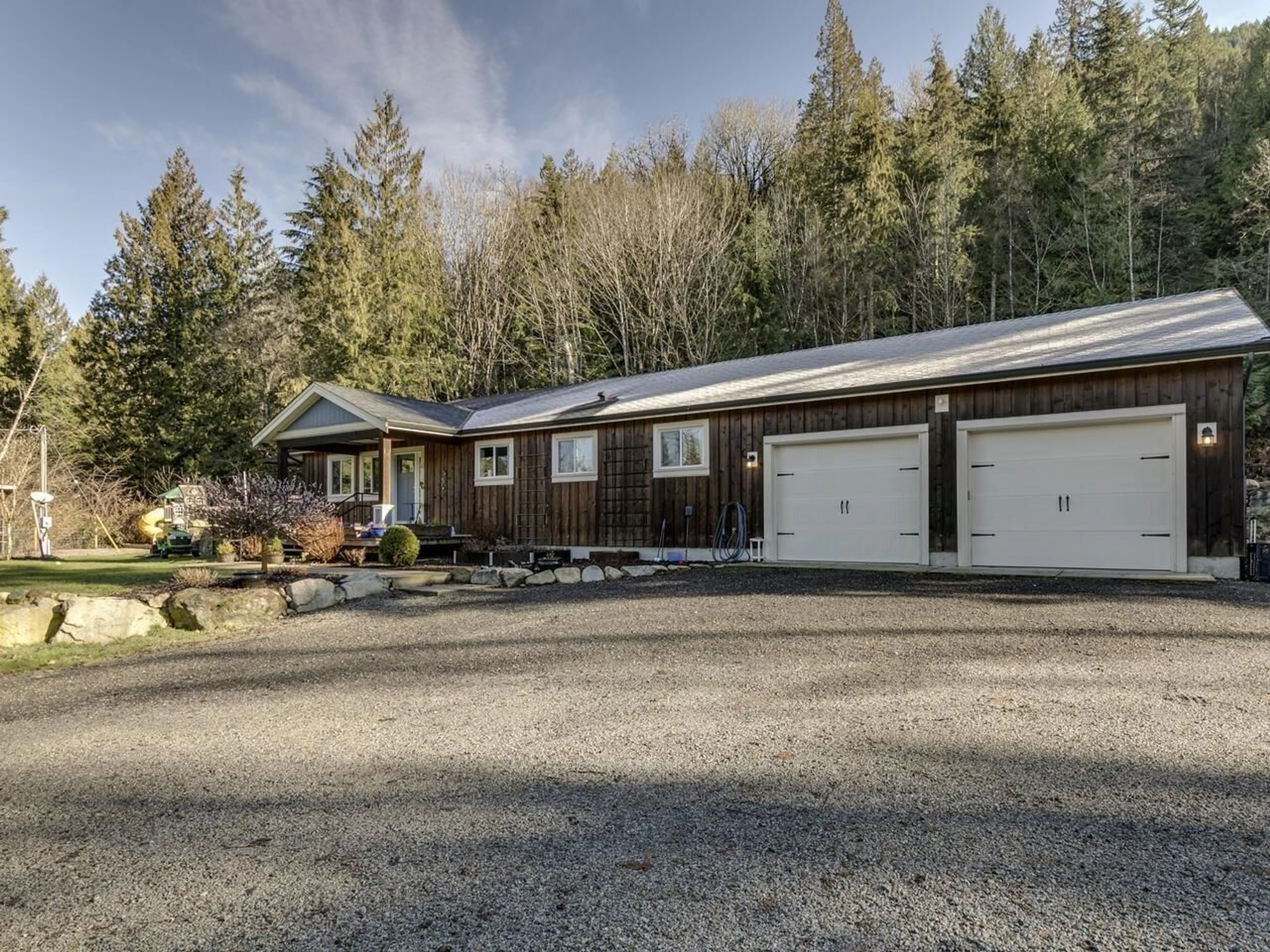 A pic from outside/outdoor area/front of a property/back of a property/a pic from drone, street for 36478 CASCADE RIDGE DRIVE, Mission British Columbia V2V7G9