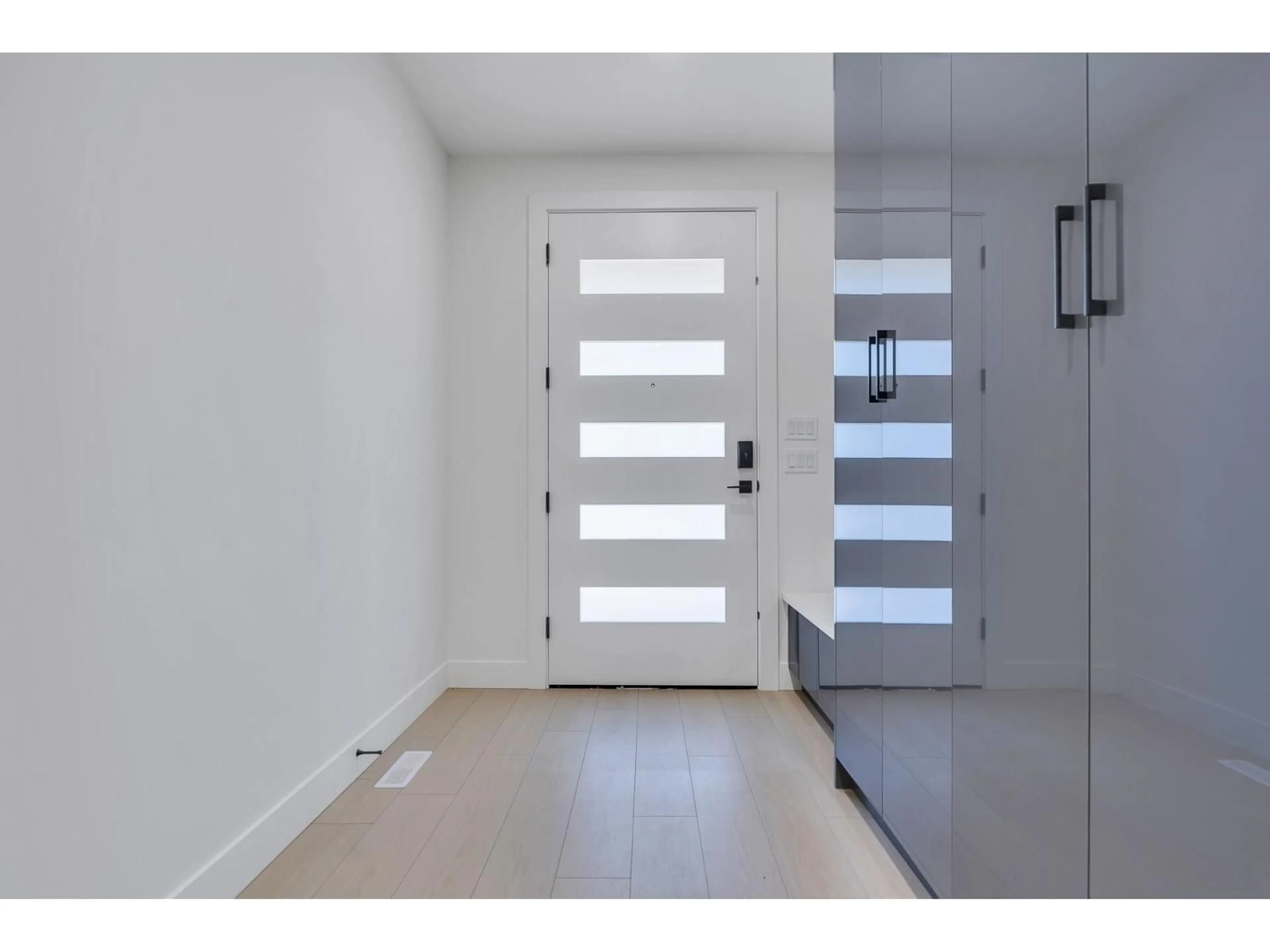 Indoor entryway for 1680A MCKENZIE ROAD, Abbotsford British Columbia V2S8J6