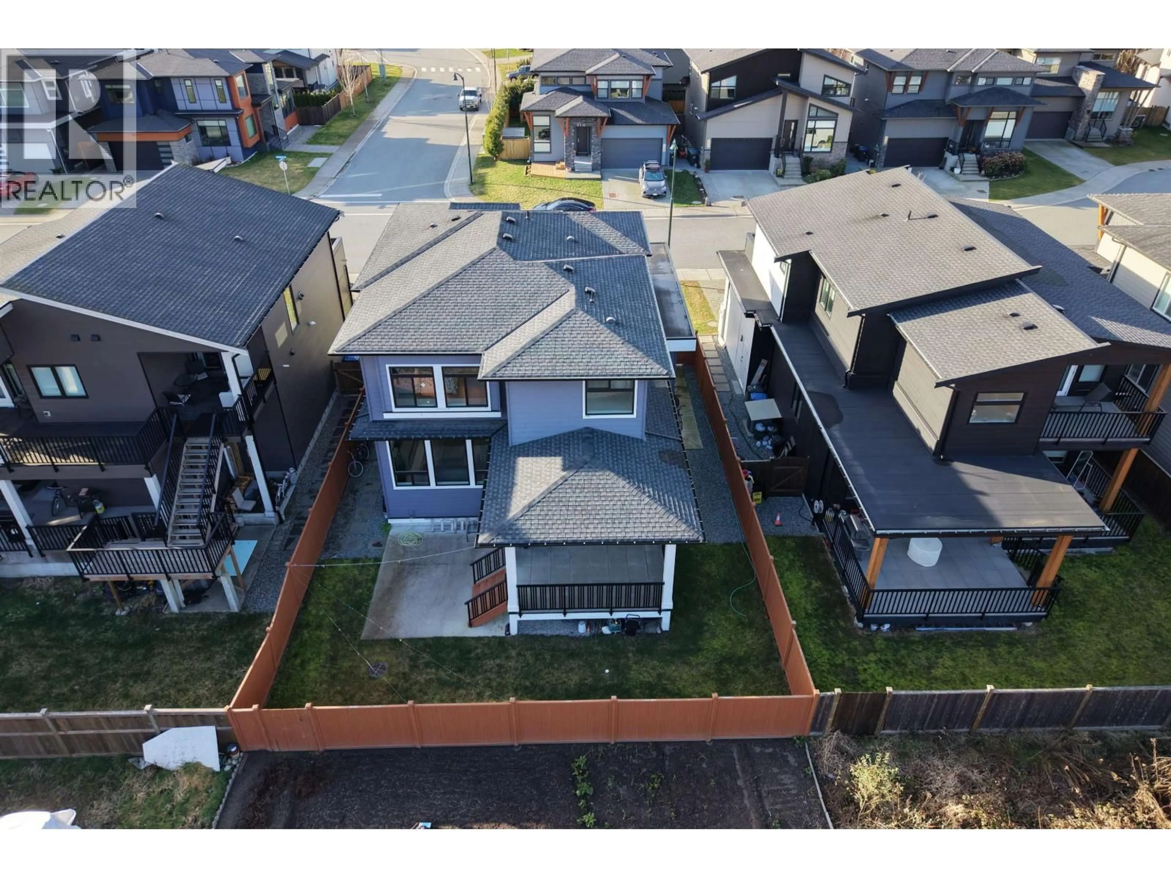 A pic from outside/outdoor area/front of a property/back of a property/a pic from drone, street for 39404 CARDINAL DRIVE, Squamish British Columbia V8B1A6