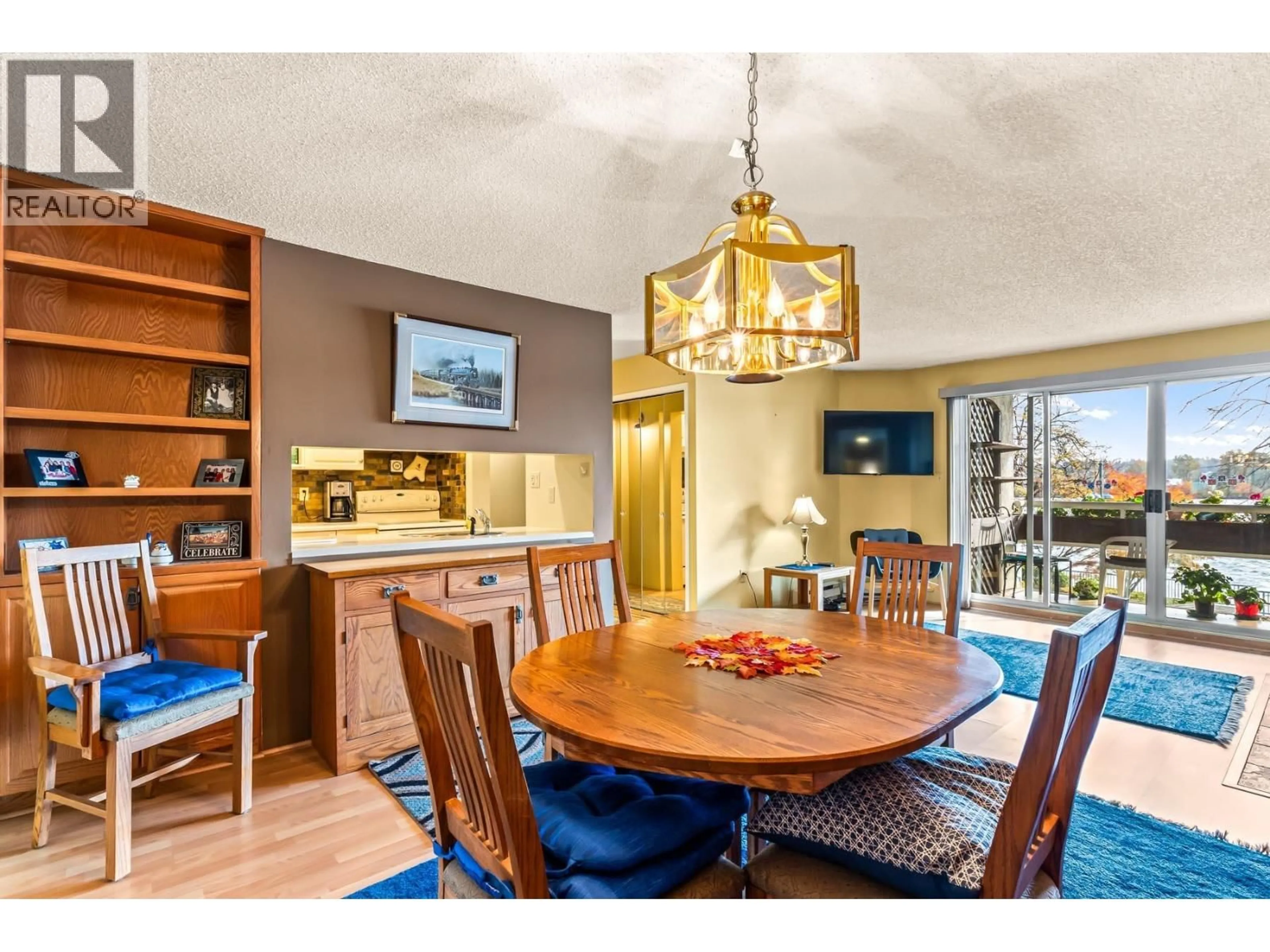 Dining room, wood/laminate floor for 210 - 5 K DE K COURT, New Westminster British Columbia V3M6B6