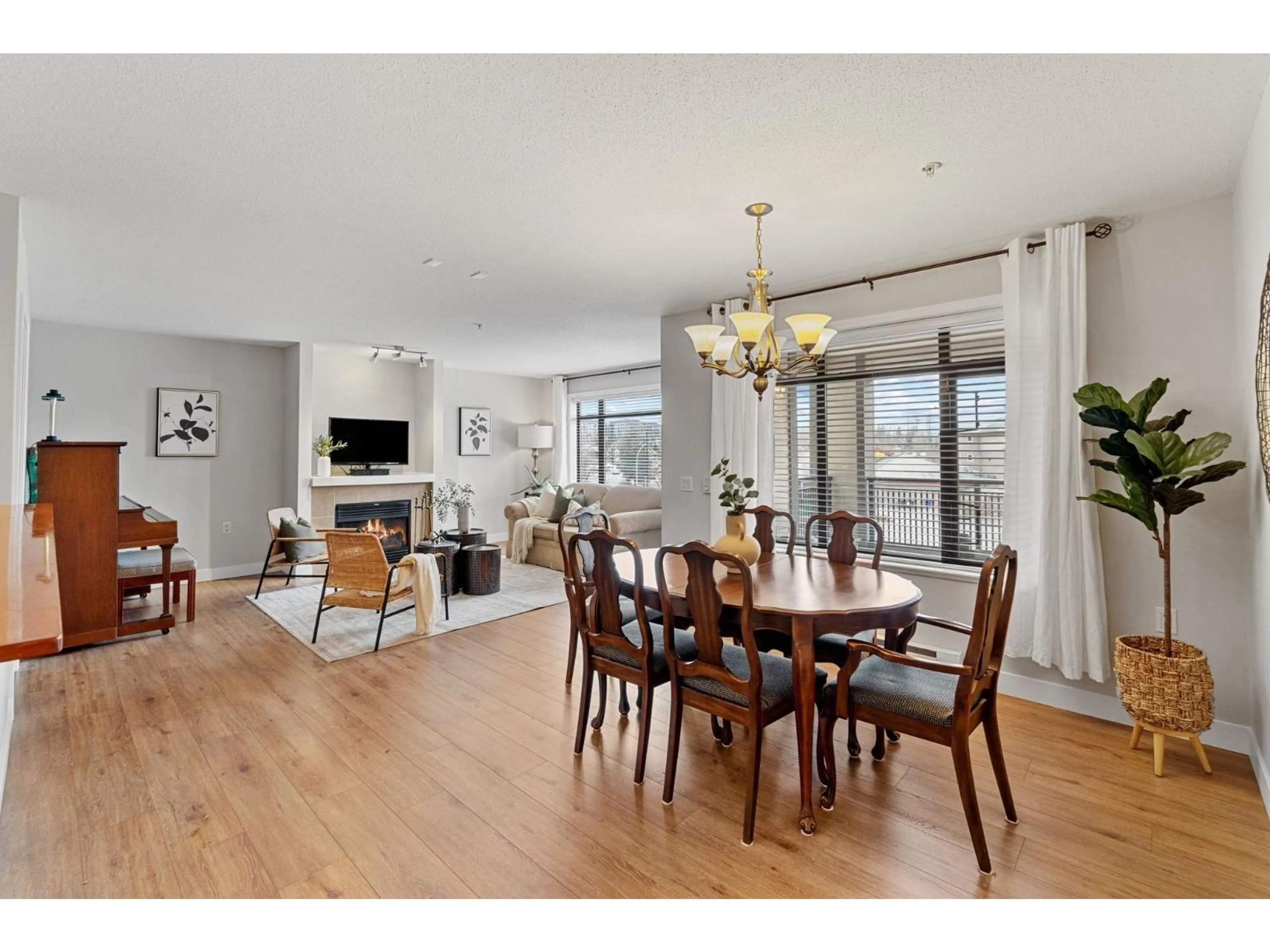 Dining room, wood/laminate floor for 318 - 8880 202 STREET, Langley British Columbia V1M4E7