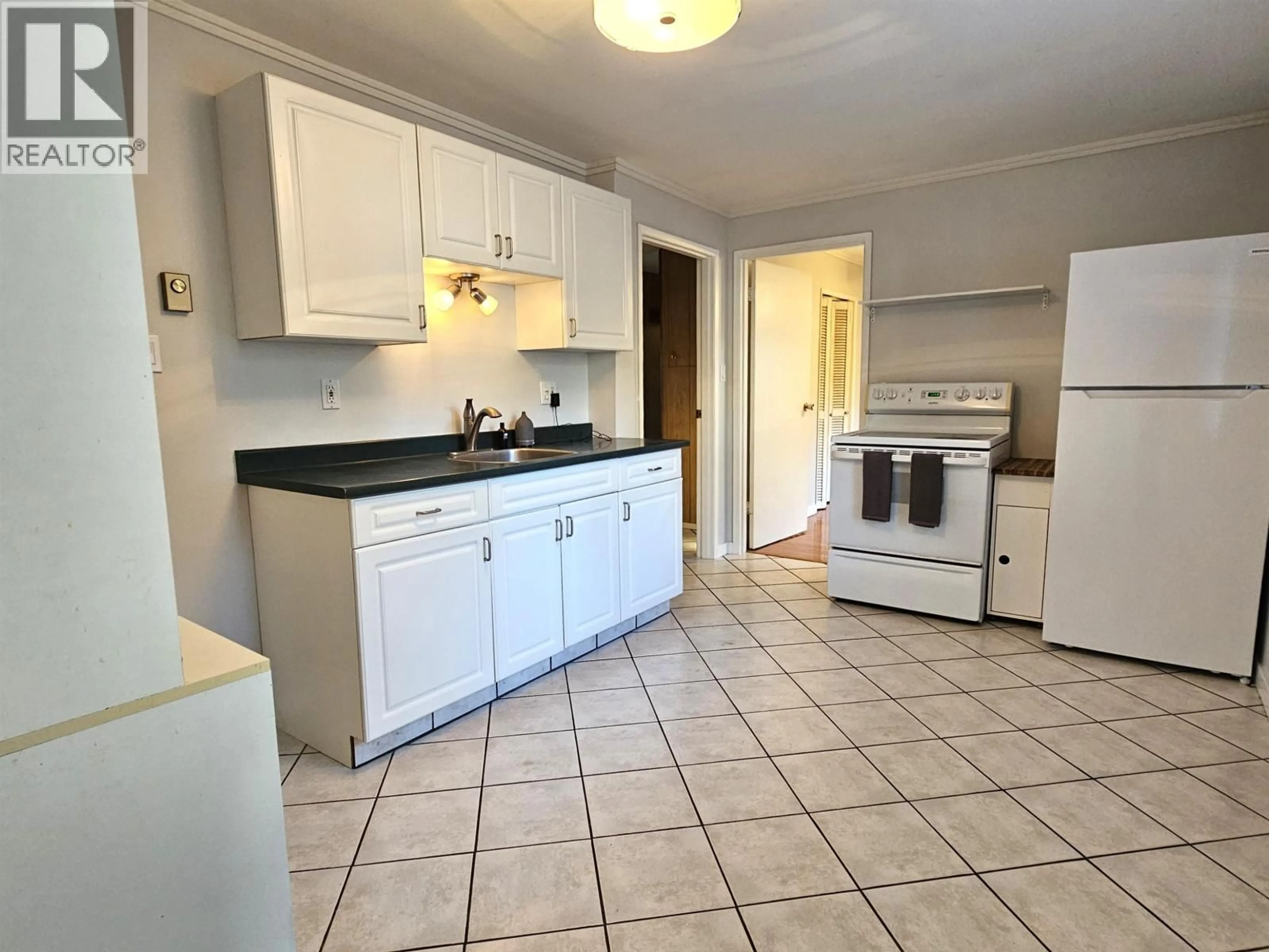 Standard kitchen, ceramic/tile floor for 1502 DEPOT ROAD, Squamish British Columbia V0N1H0