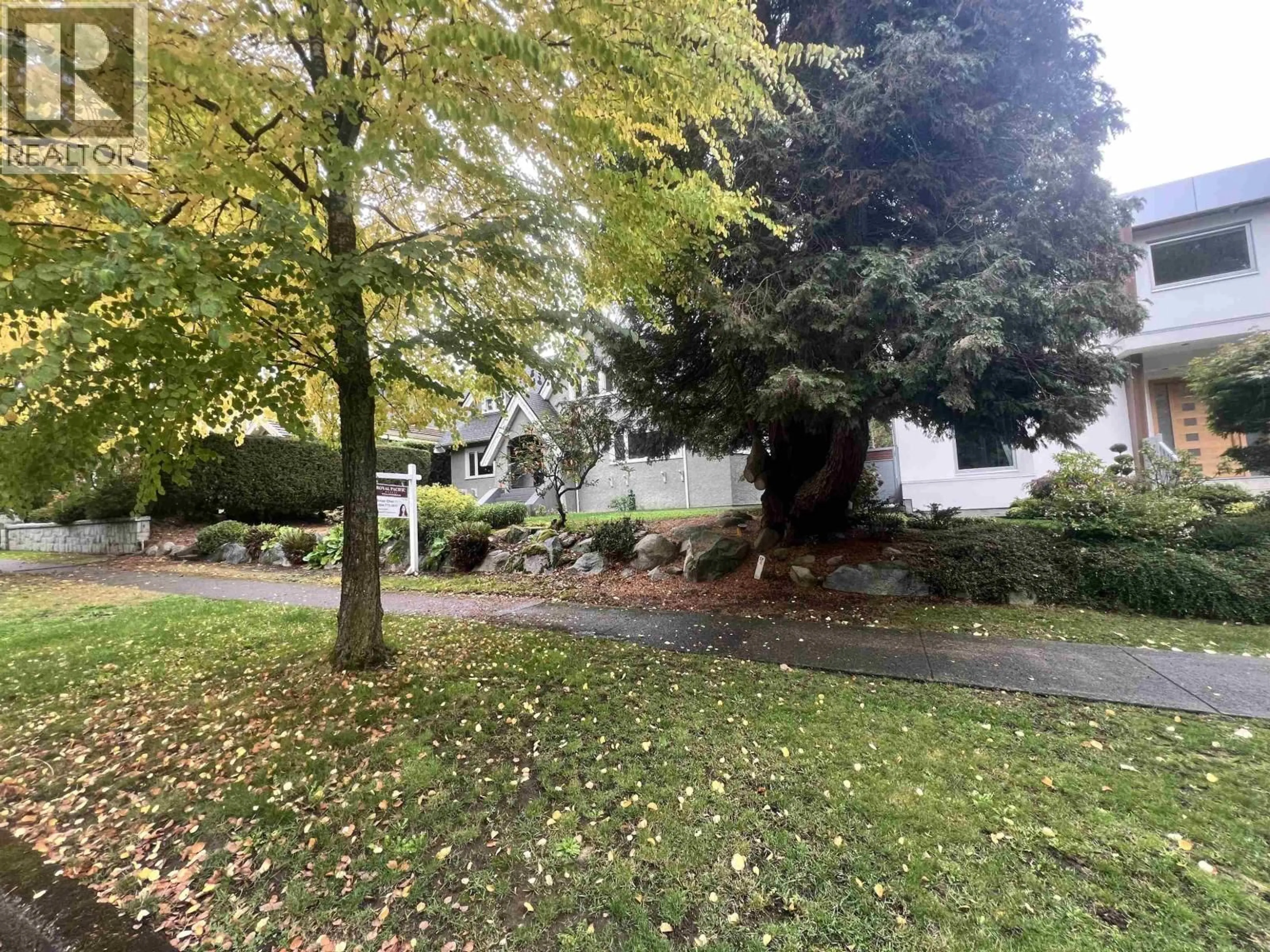 A pic from outside/outdoor area/front of a property/back of a property/a pic from drone, street for 5870 CARTIER STREET, Vancouver British Columbia V6M3A7