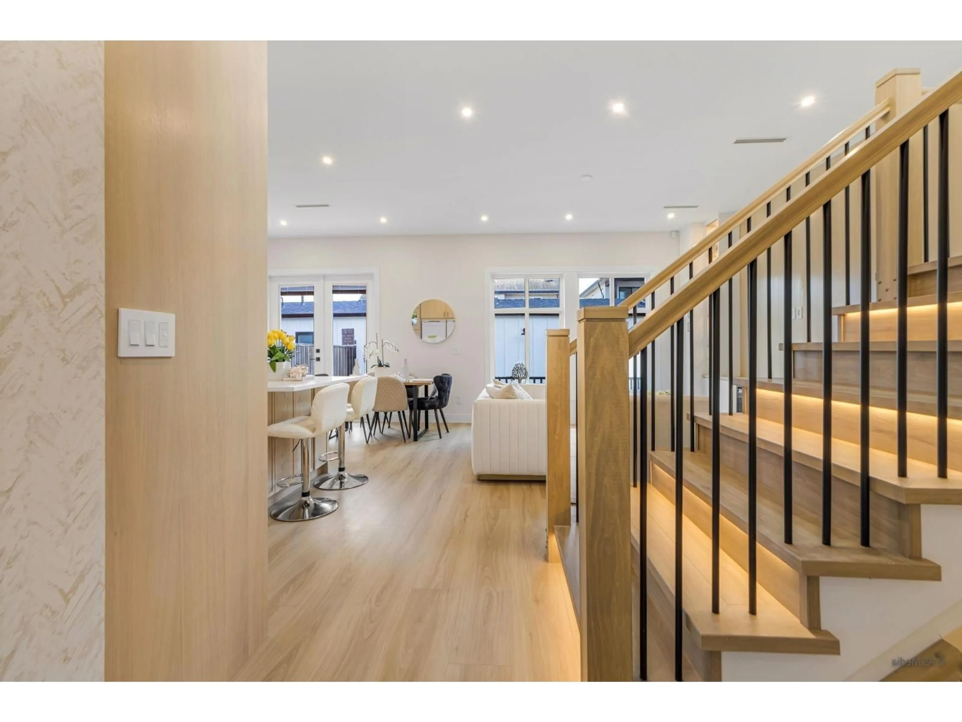 Indoor foyer for 8237 110 STREET, Delta British Columbia V4C4J2