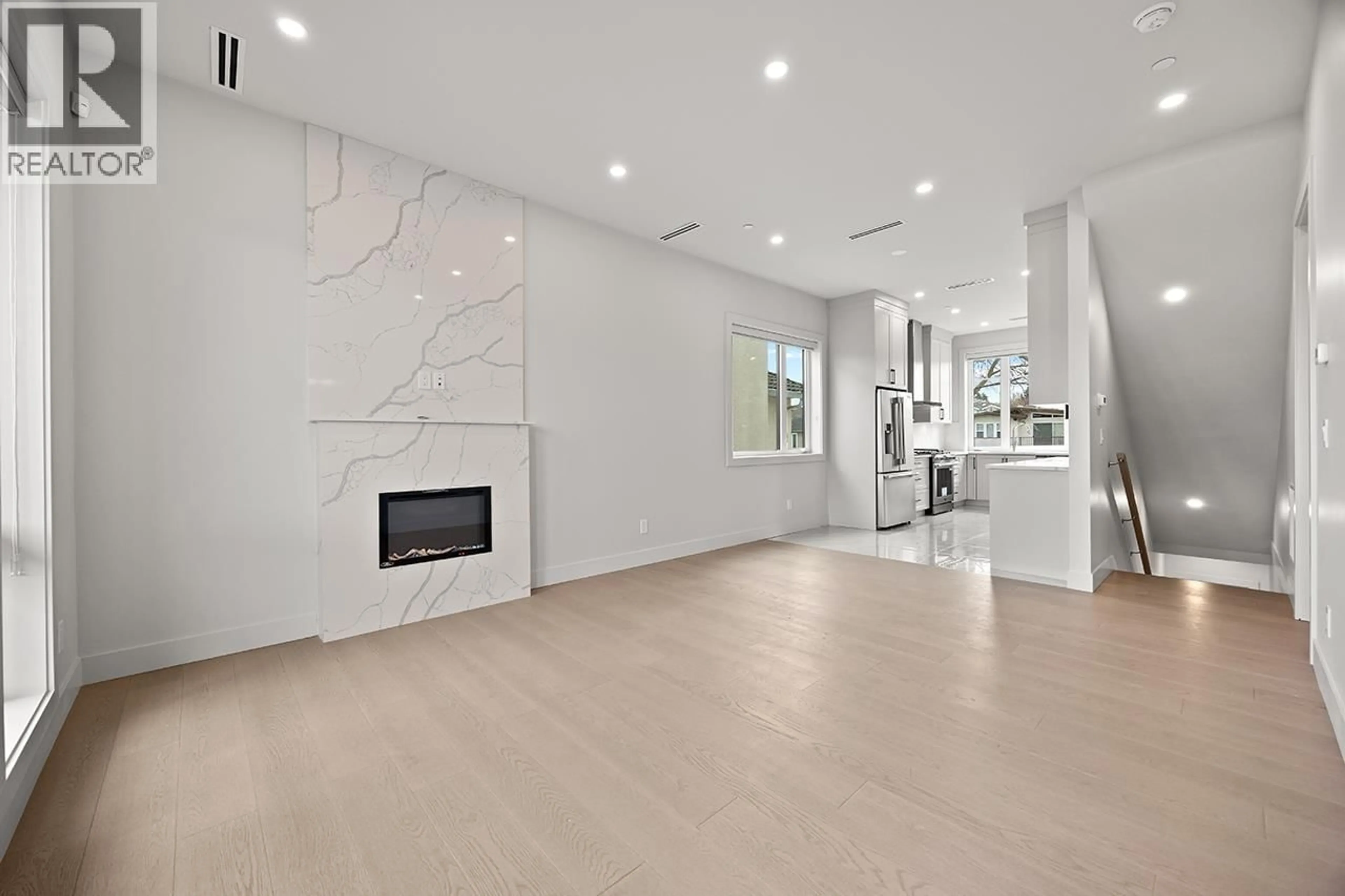 Unknown for 3015 19TH AVENUE, Vancouver British Columbia V5M2S8